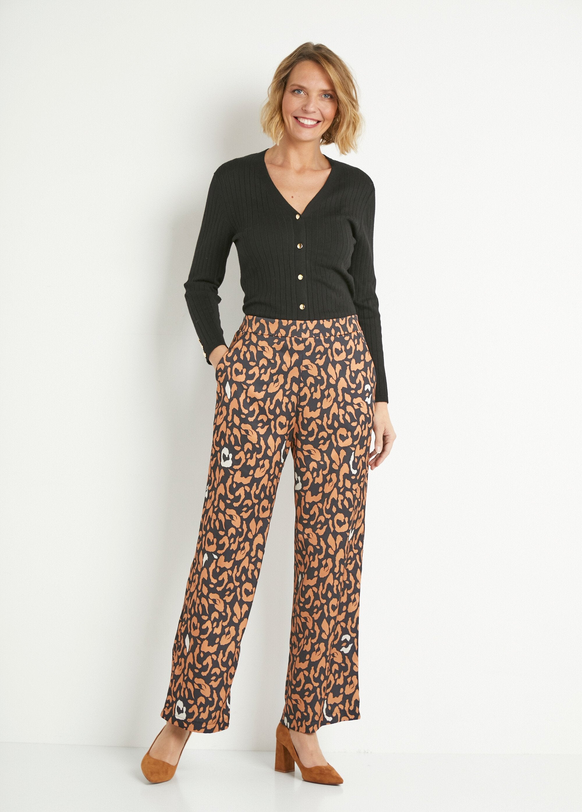 Calça_elástica_fluida_com_estampa_de_leopardo_Leopard_SF1_slim