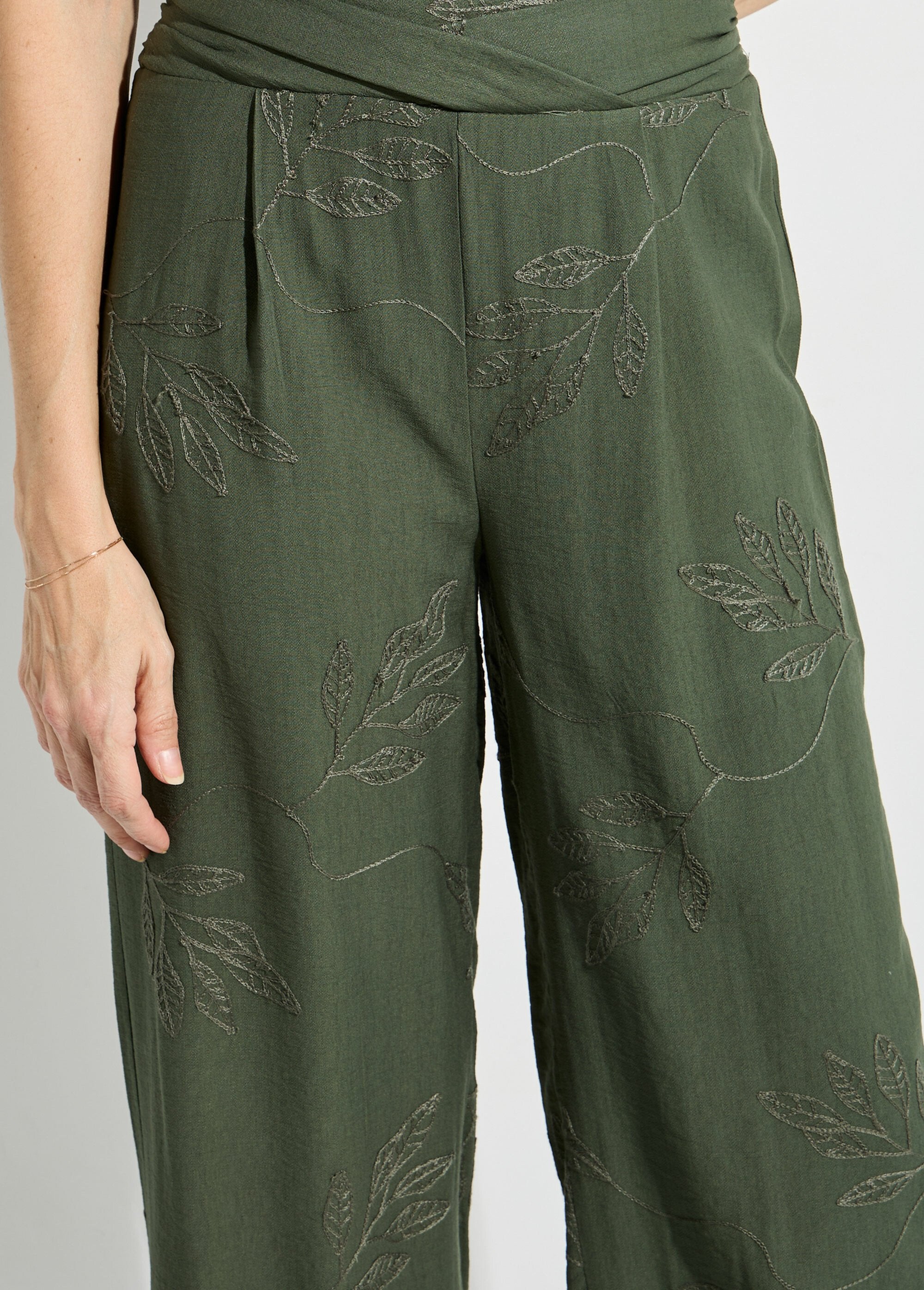 Pantalon_large_élastiqué_brodé_feuillage_Kaki_DE1_slim