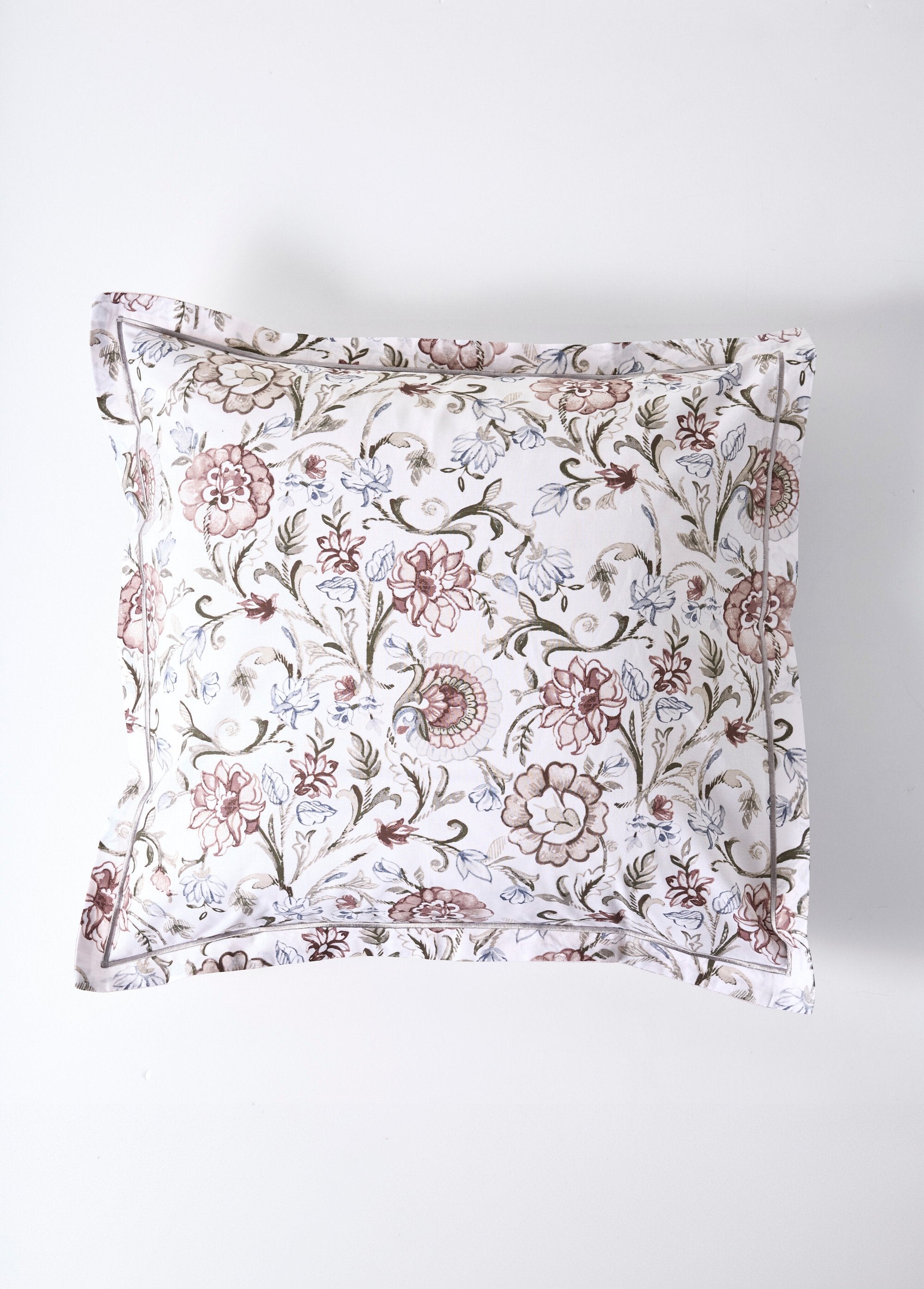 Conjunto_de_cama_de_3_peças_com_capa_de_edredão,_camélias_Gris_DE4_slim