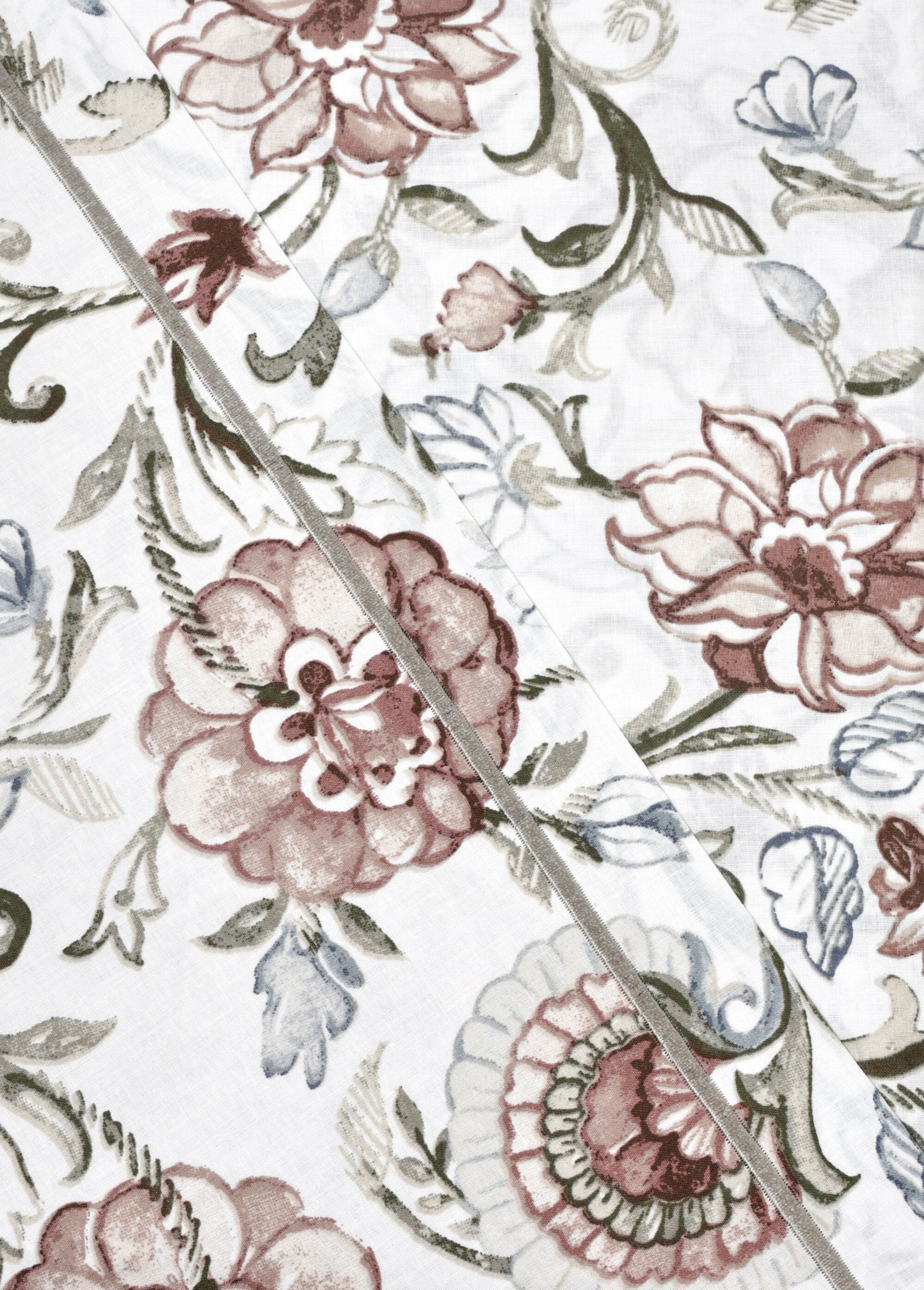 Conjunto_de_cama_de_3_peças_com_capa_de_edredão,_camélias_Gris_DO1_slim