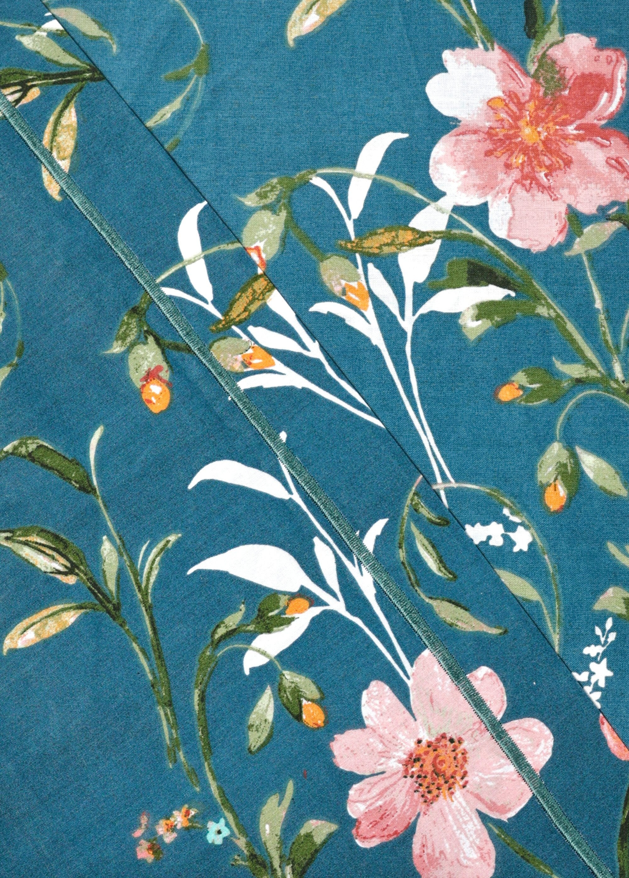 Conjunto_de_cama_de_3_peças_com_capa_de_edredom,_floral_Imprime_bleu_DO1_slim