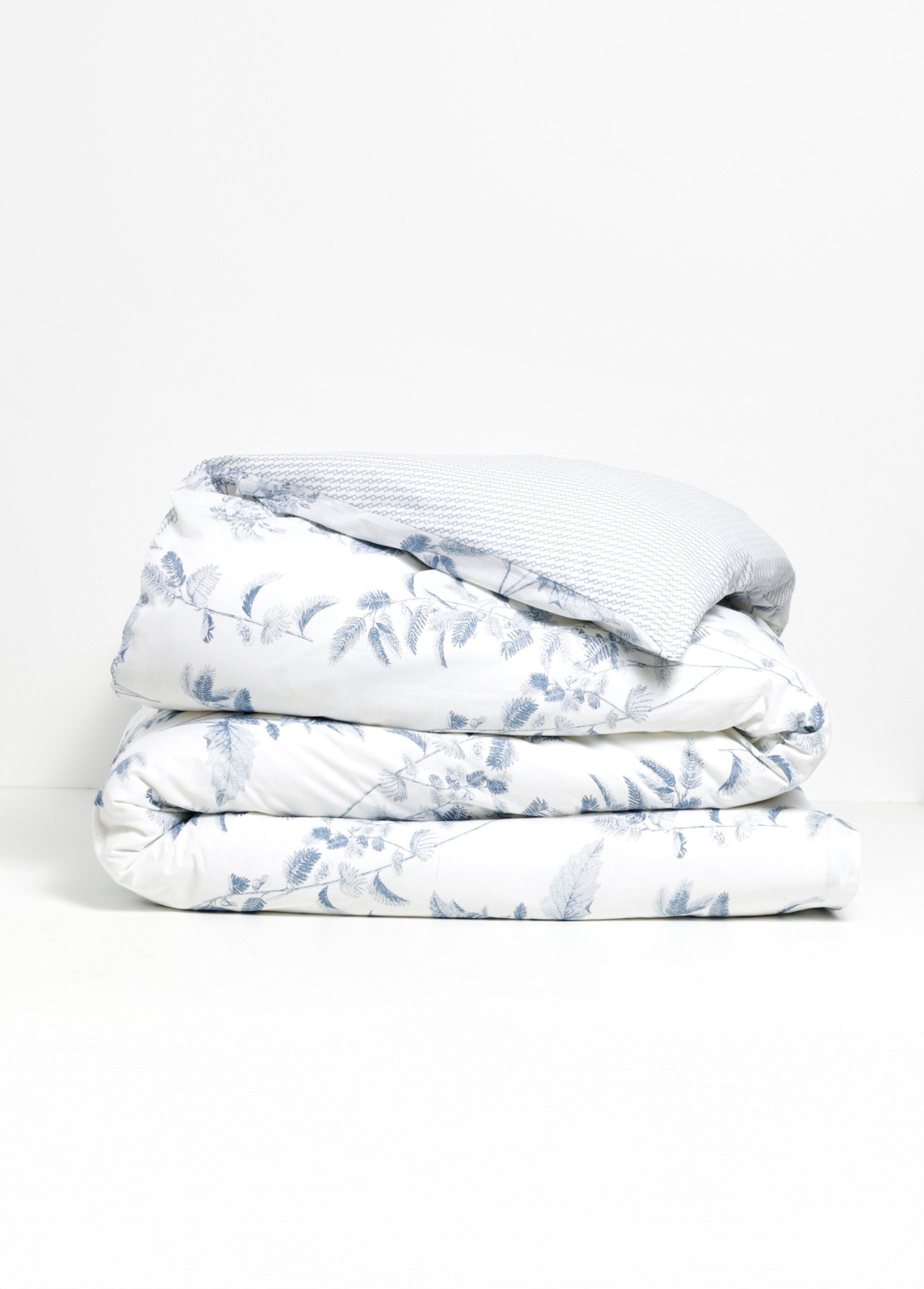 Conjunto_de_cama_de_3_peças_com_capa_de_edredão,_bucólico_Blanc_DE1_slim