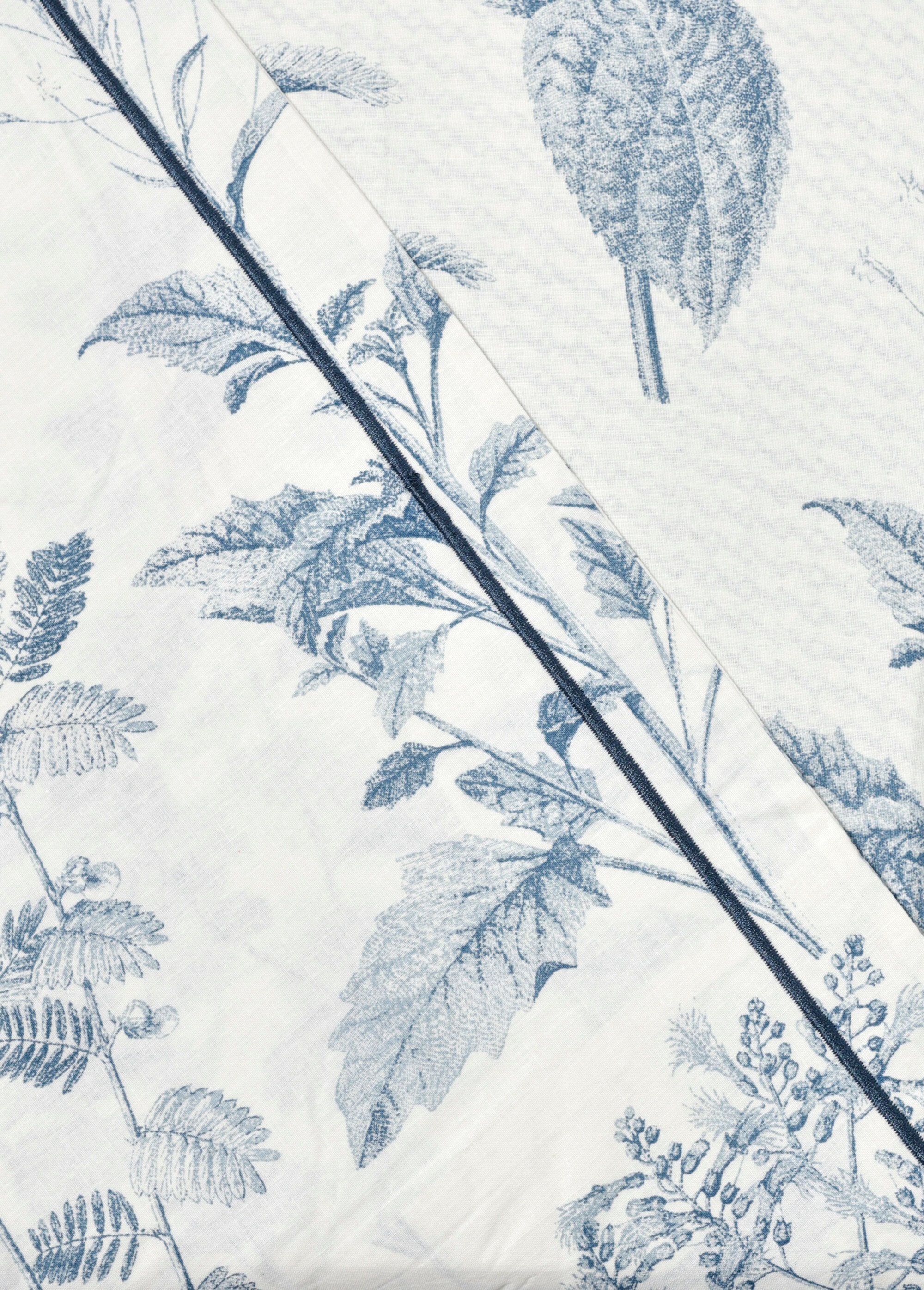 Conjunto_de_cama_de_3_peças_com_capa_de_edredão,_bucólico_Blanc_DE2_slim