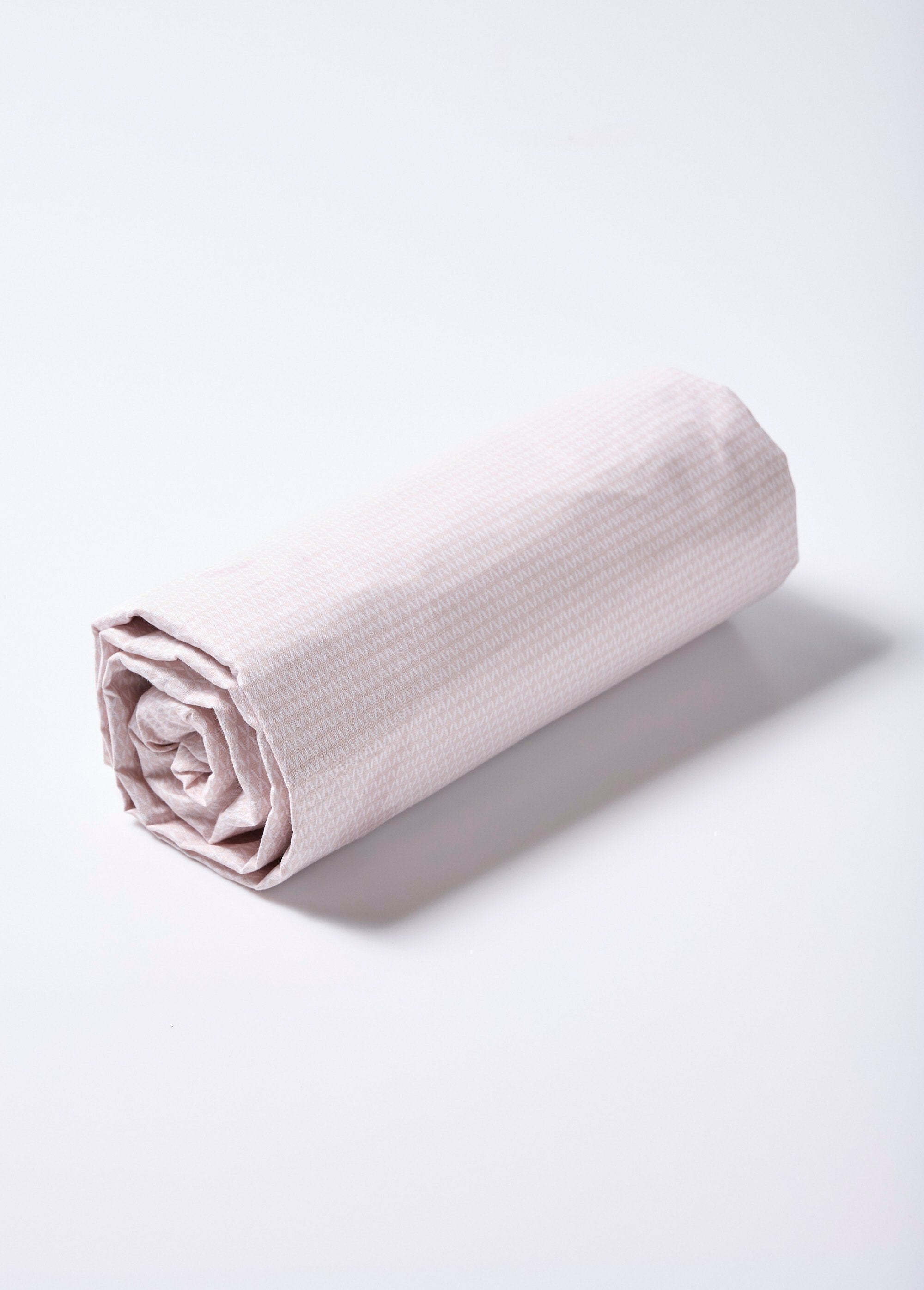 Conjunto_de_cama_de_4_peças_com_lençol_plano,_camélias_Gris_DE3_slim