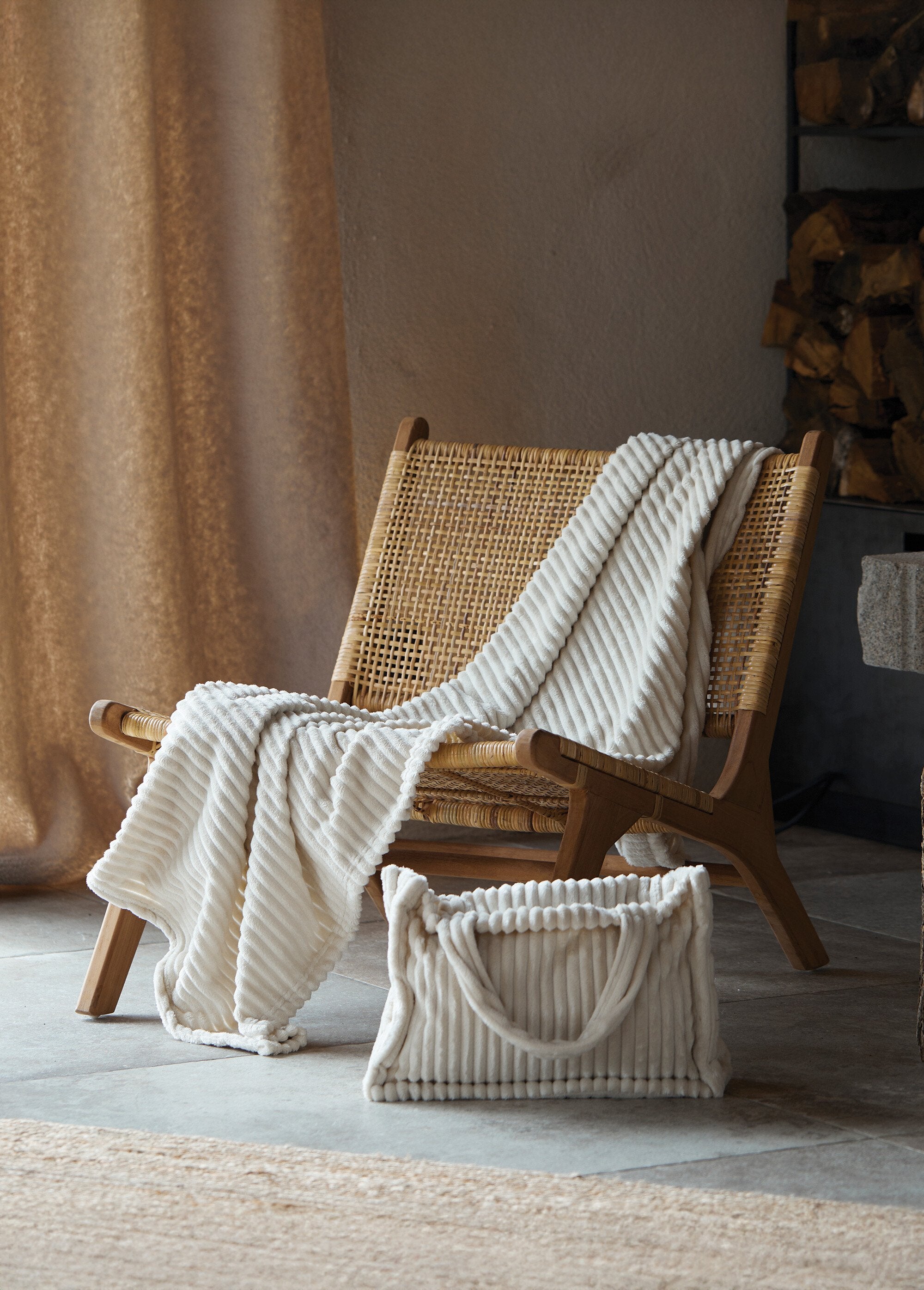 Manta_de_pelúcia_com_efeito_canelado_Ecru_SF1_slim