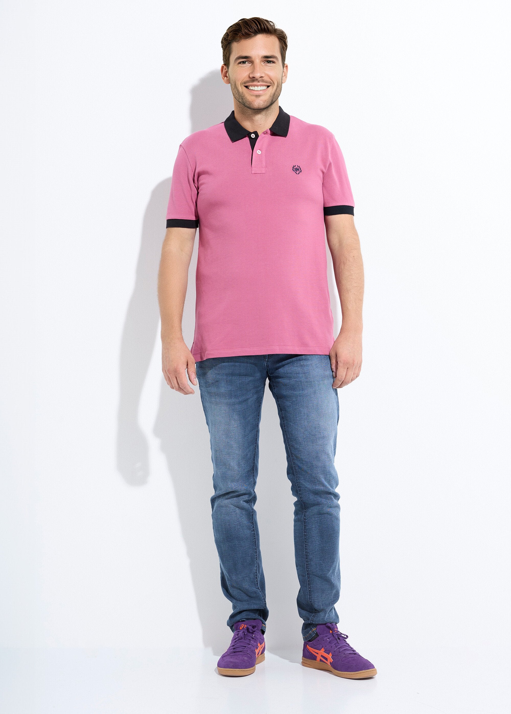 Camisa_polo_masculina_com_gola_e_mangas_contrastantes_Rose_fonce_SF1_slim