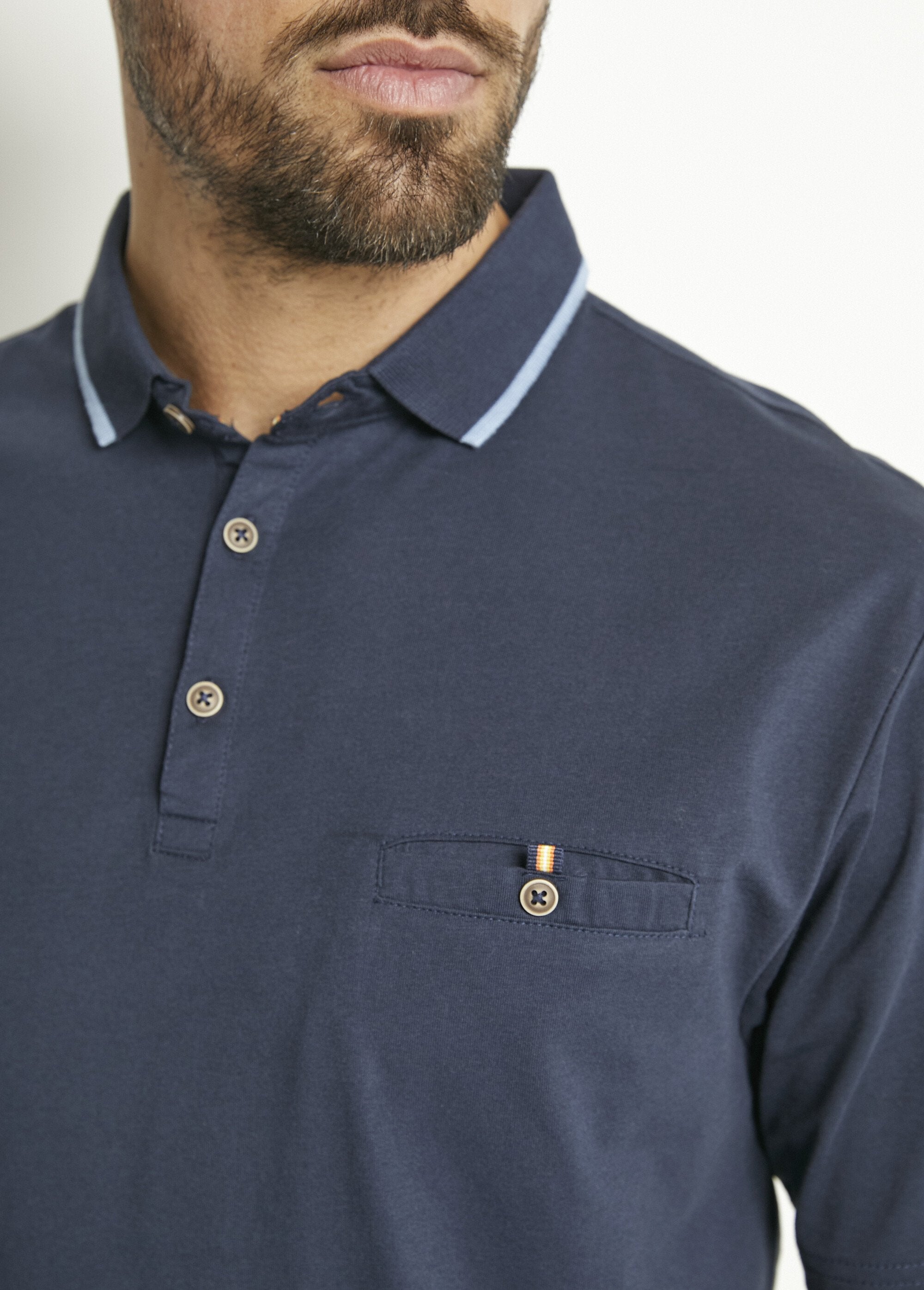 Camisa_polo_de_malha_lisa_com_gola_de_algodão_bicolor_Marine_DE1_slim