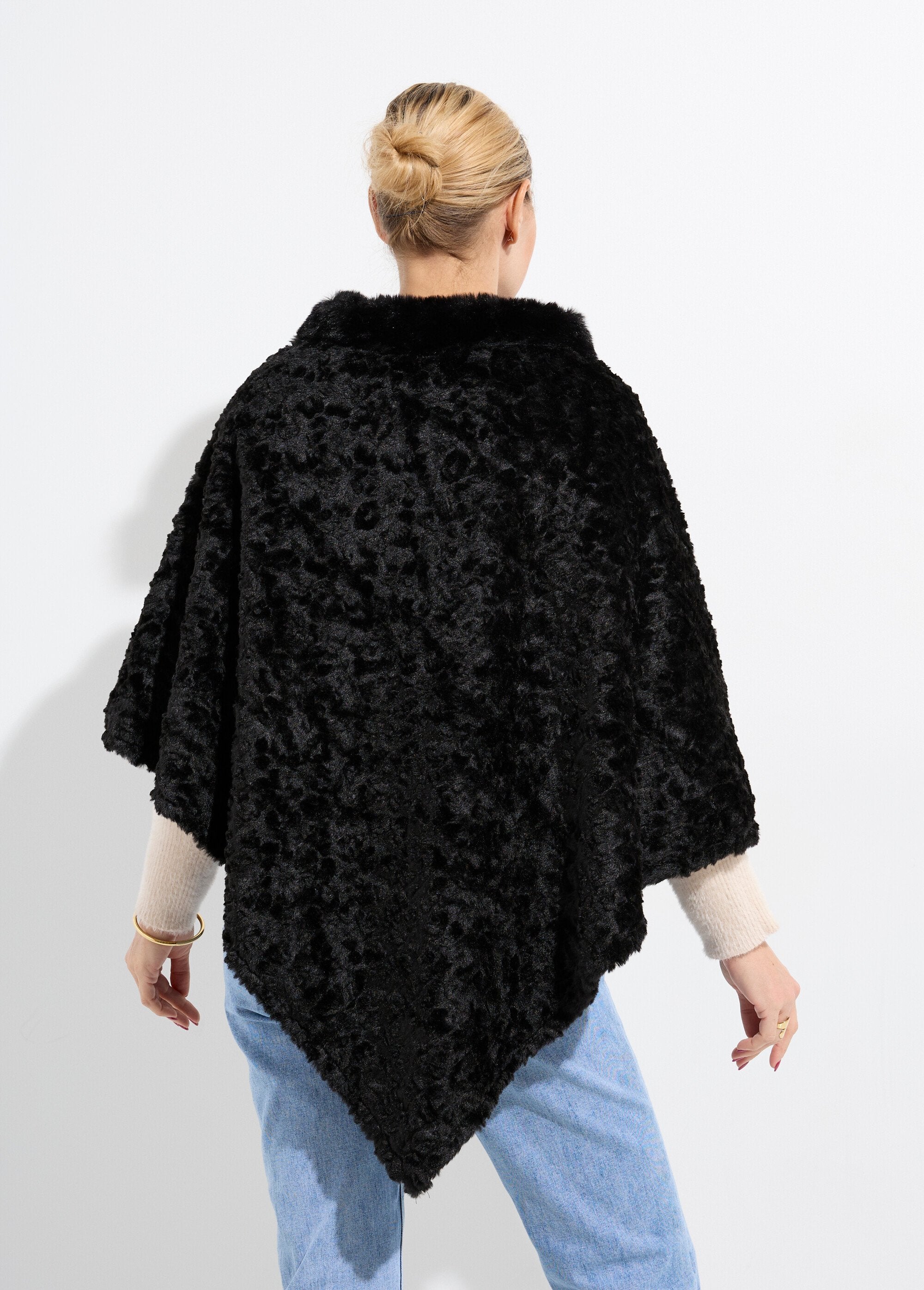 Poncho_de_lã_estilo_Sherpa_com_gola_alta_Noir_DO1_slim