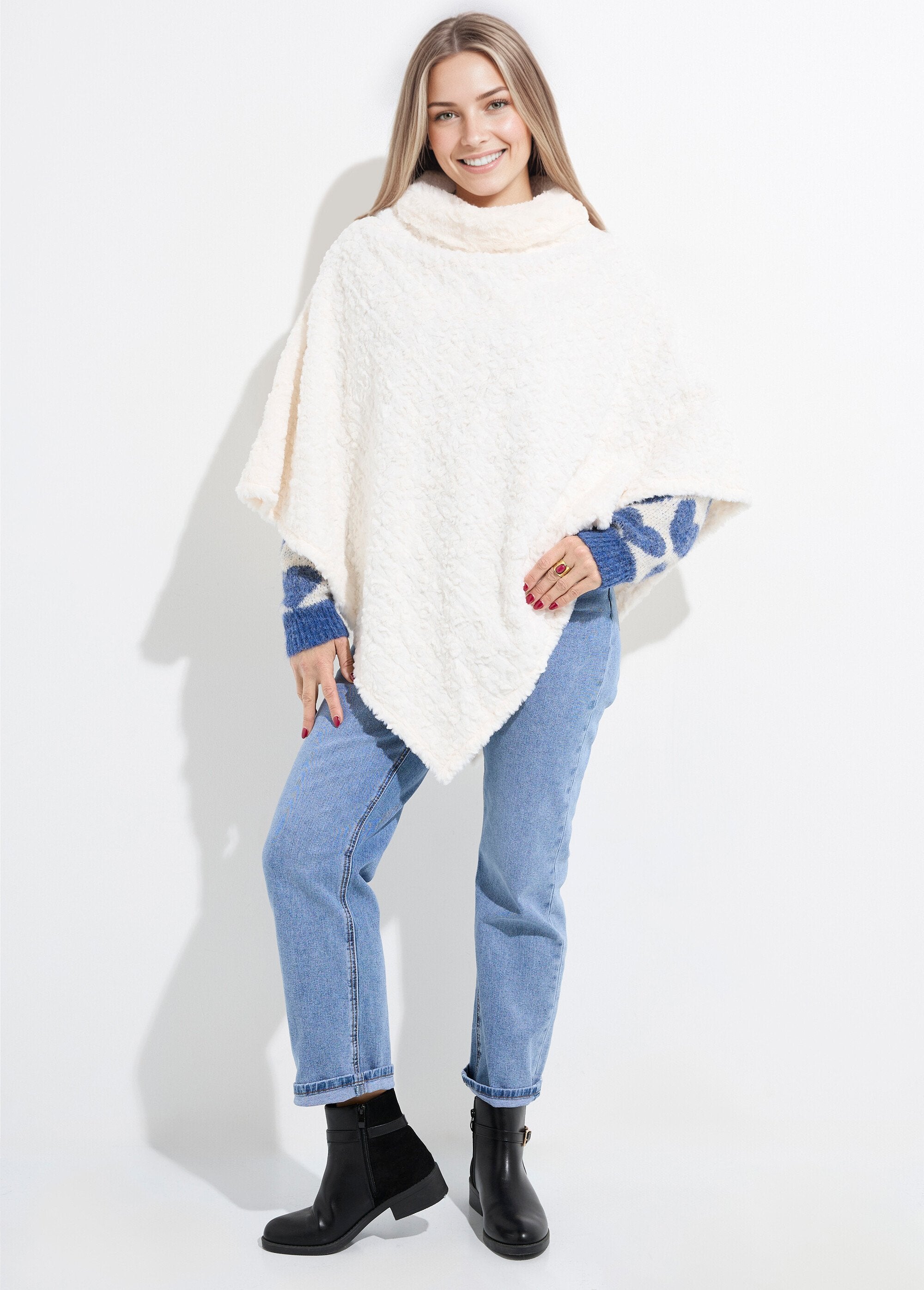 Poncho_de_lã_estilo_Sherpa_com_gola_alta_Ecru_SF1_slim