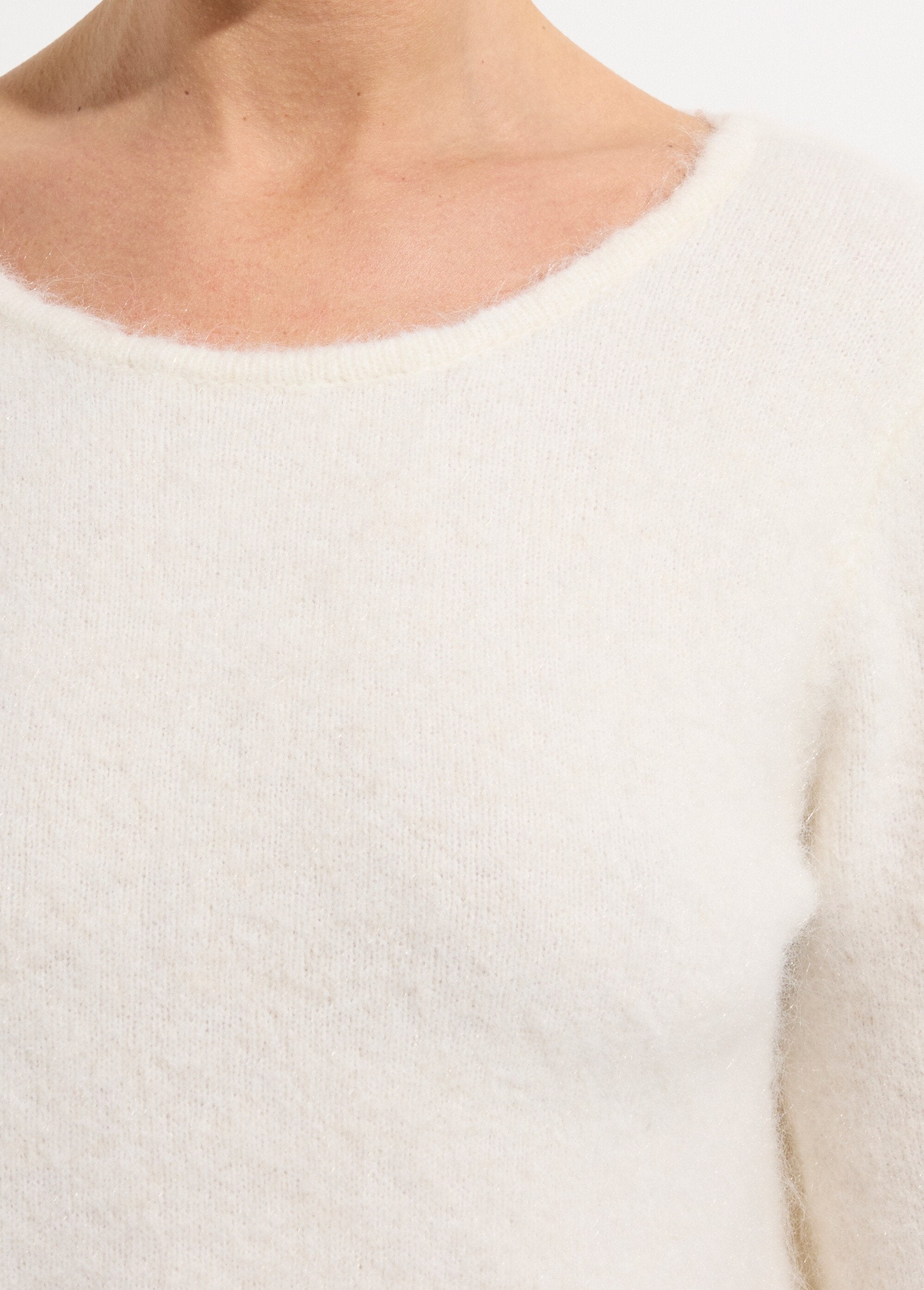 Camisola_com_lã_e_pormenor_de_renda_nas_costas_Ecru_DE1_slim