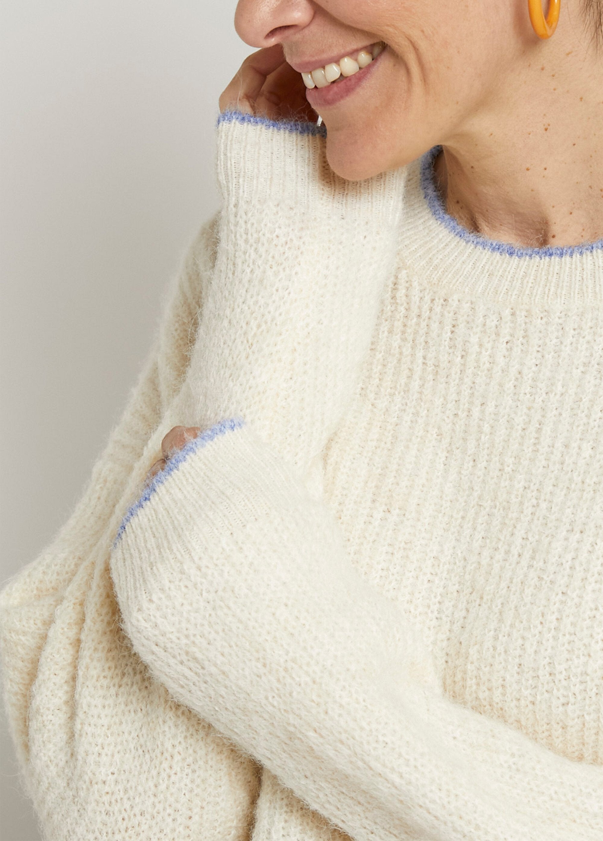 Suéter_quente_com_patch_de_mensagem_de_lã_Ecru_DE1_slim