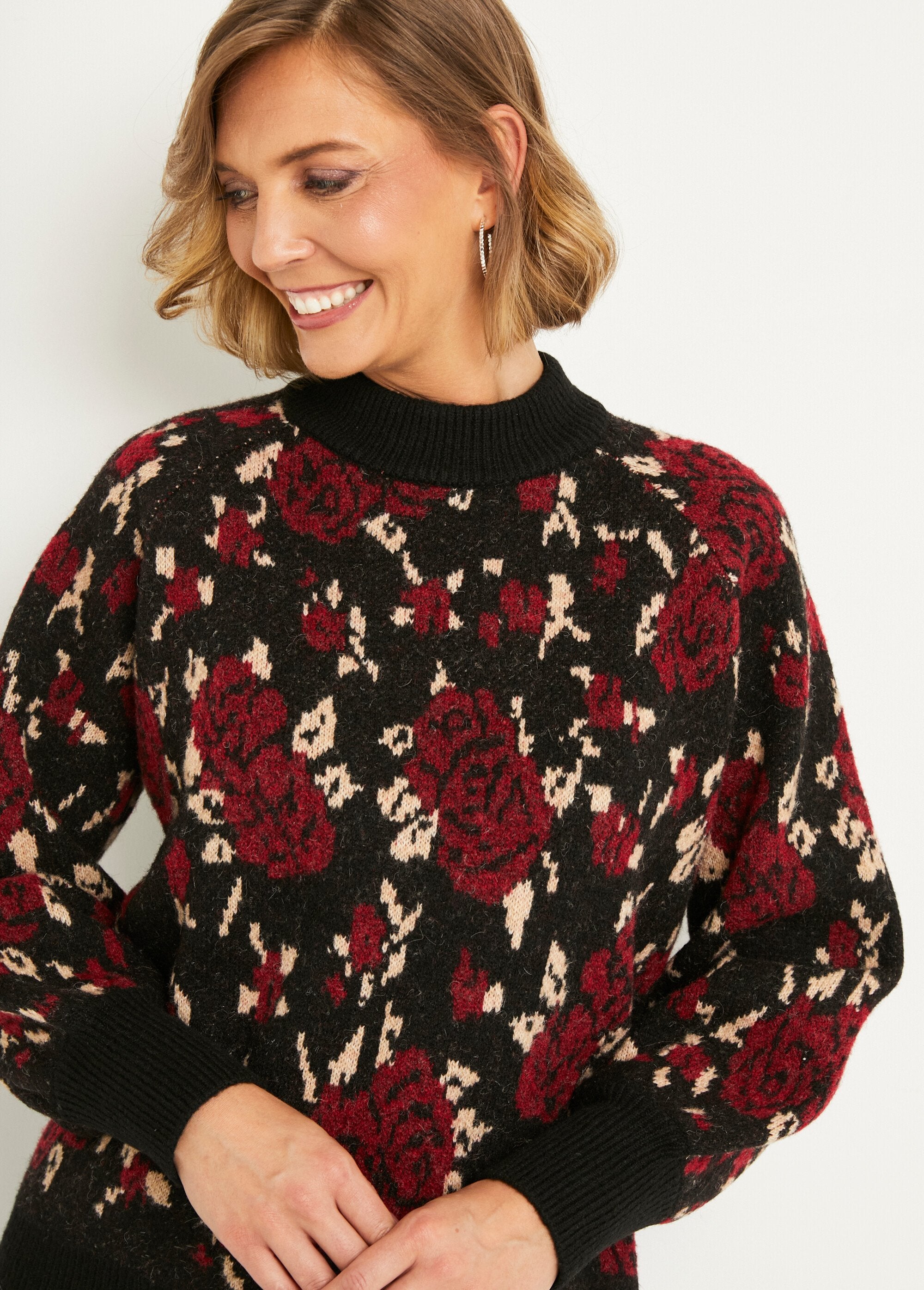Suéter_jacquard_floral_com_gola_raglan_quente_Noir_et_rouge_DE1_slim