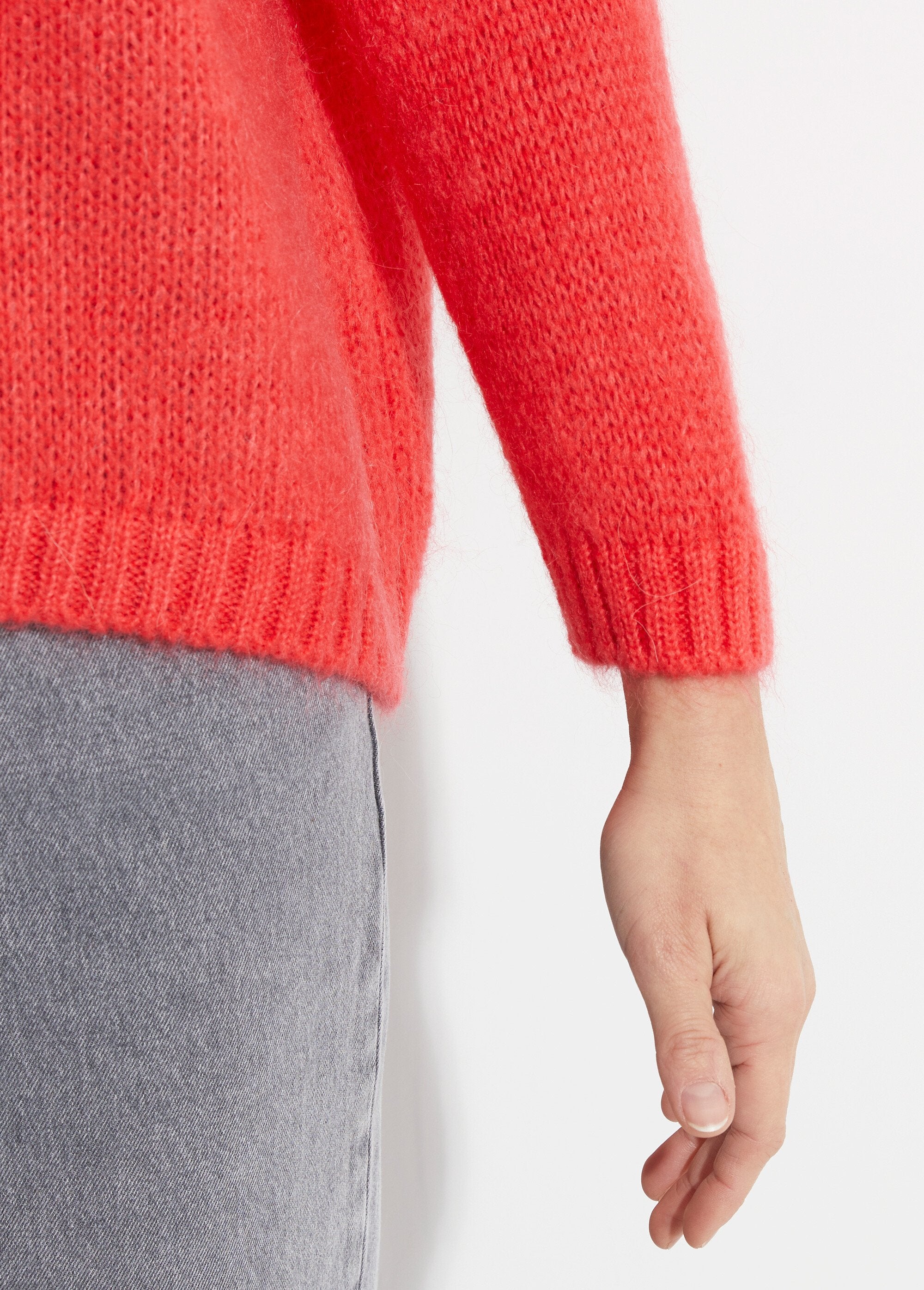 Pull_chaud_col_V_en_maille_avec_mohair_Corail_DE2_slim