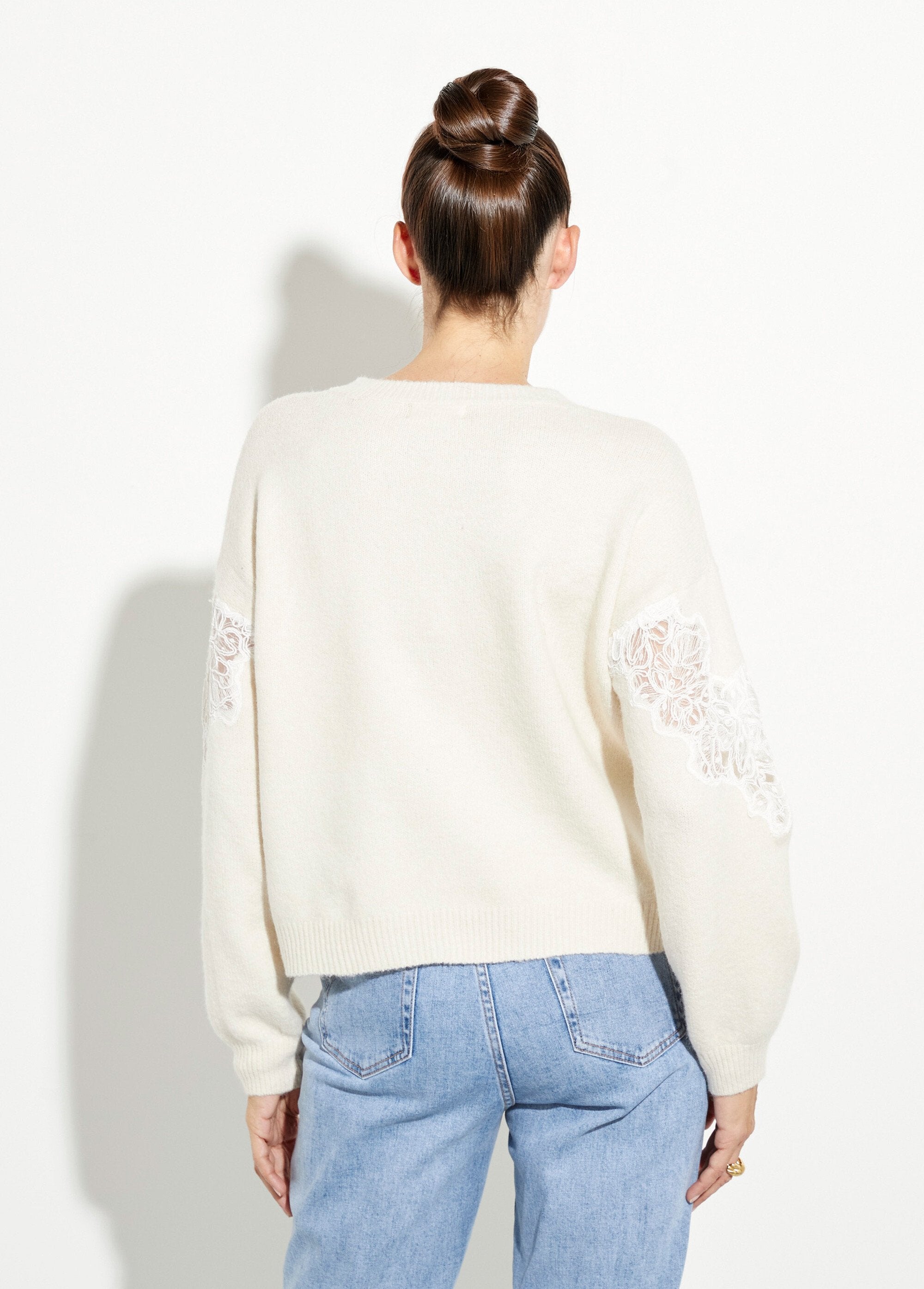 Camisola_de_lã_quente_com_apliques_de_renda_Ecru_DO1_slim