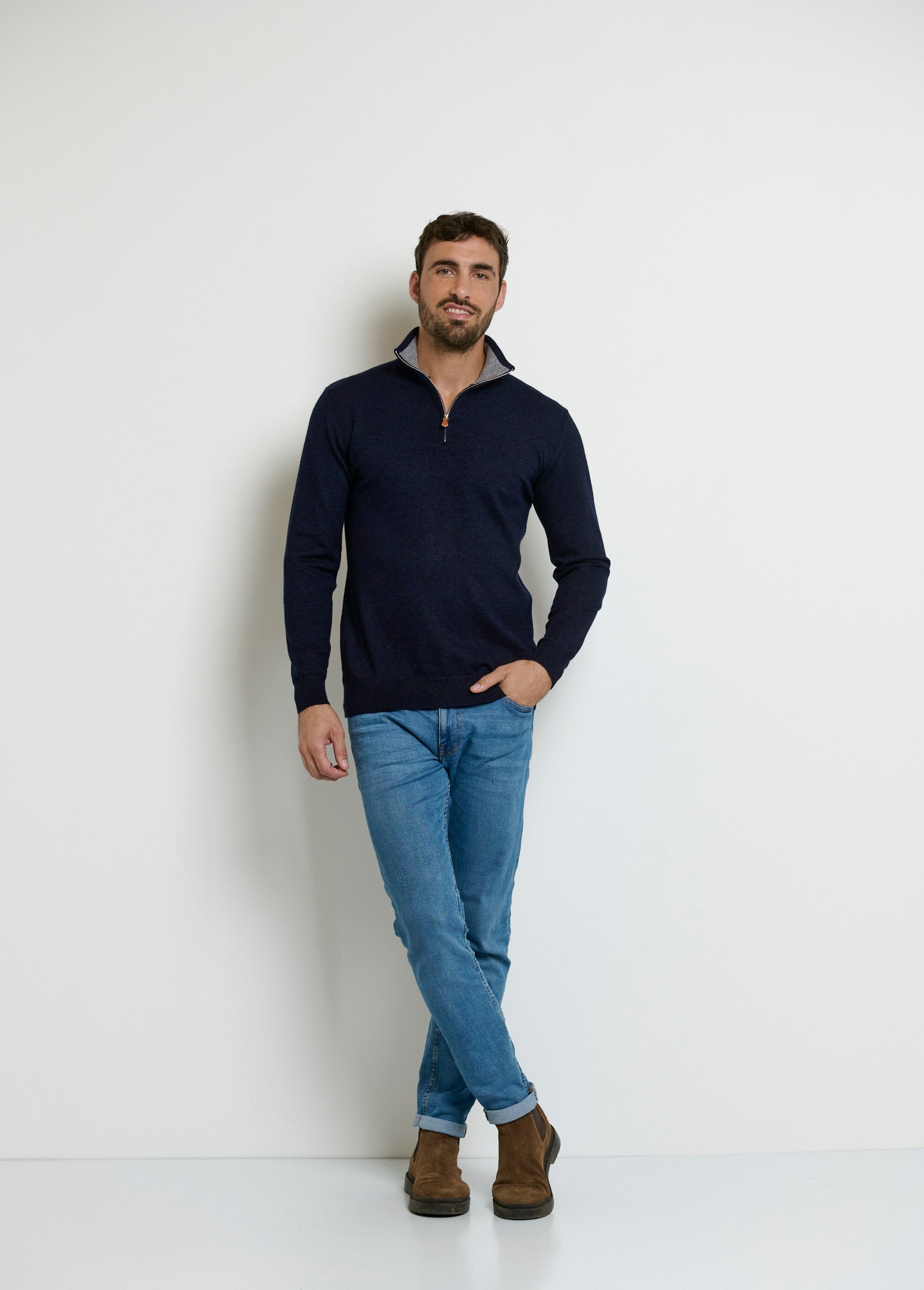 Camisola_com_gola_de_camião_e_pormenores_em_contraste_Marine_vintage__SF1_slim