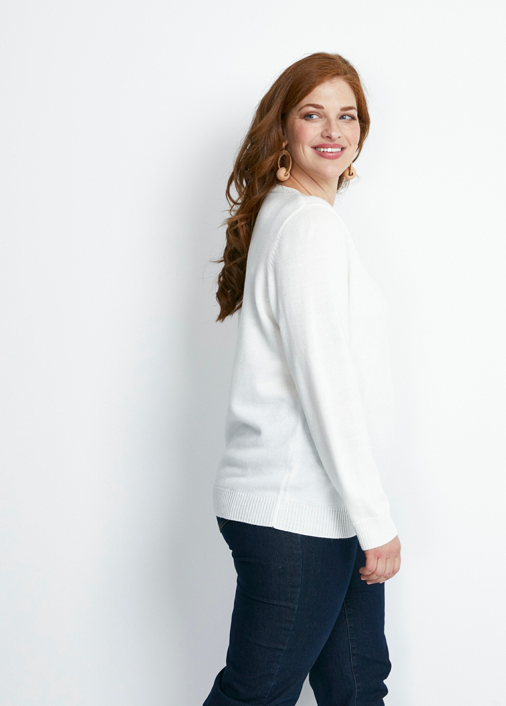 Suéter_de_gola_redonda_com_bordados_e_contas_Ecru_DR1_curvy