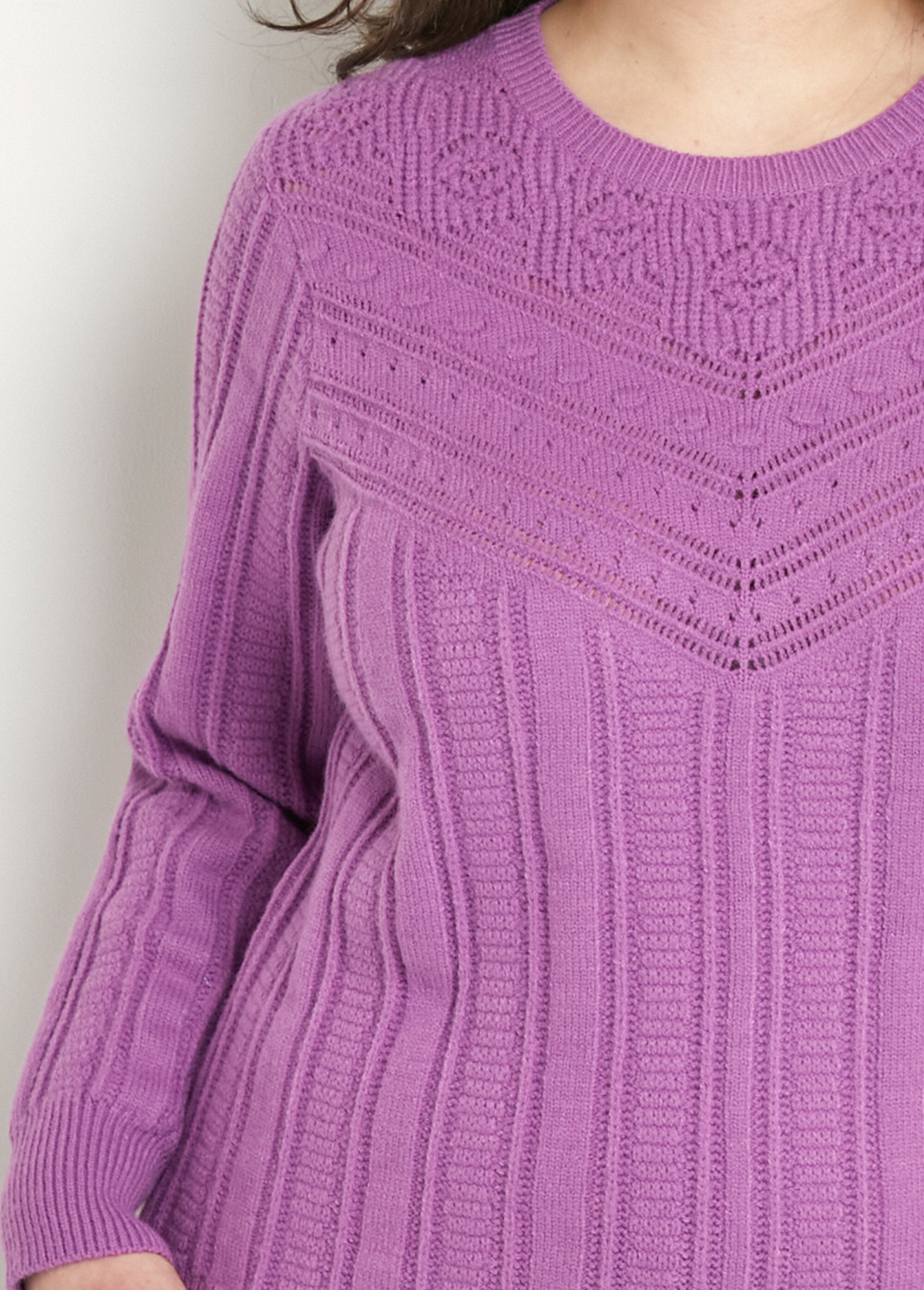 Suéter_macio_com_decote_redondo_e_bolinhas_vazadas_Parme_DE1_curvy