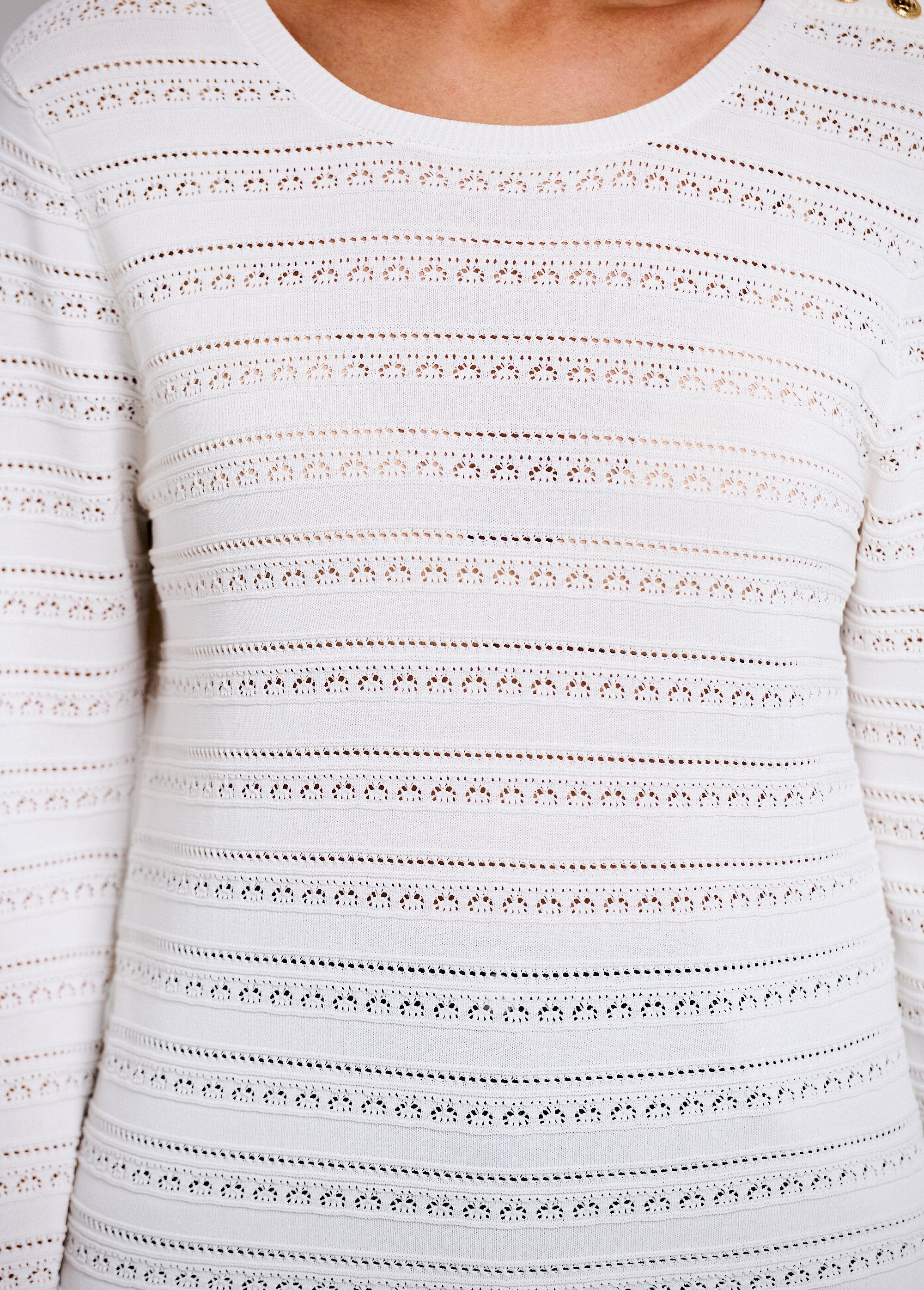 Suéter_curto_e_macio_de_gola_redonda_e_manga_comprida_Blanc_DE1_slim