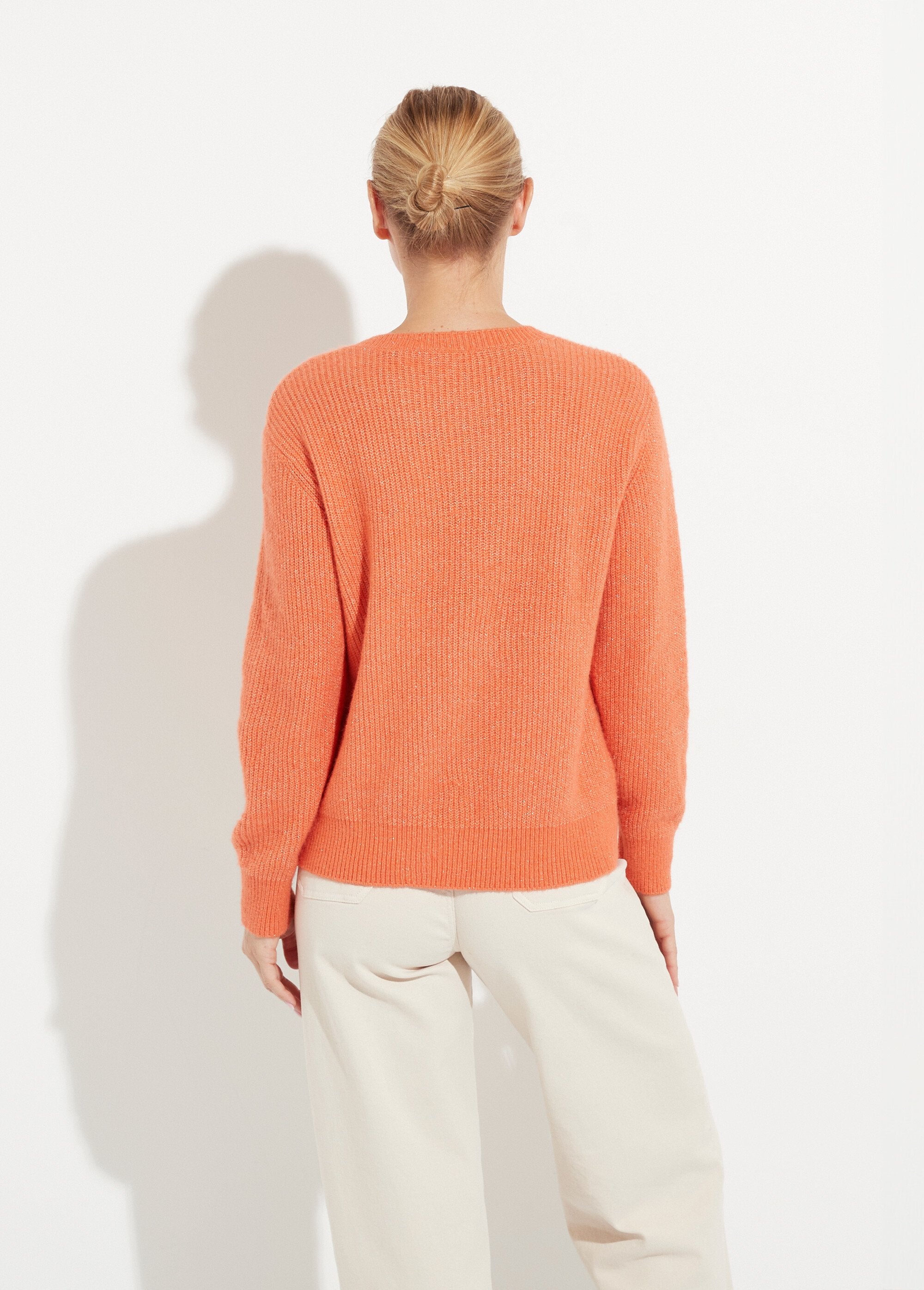 Suéter_de_malha_vazada_macia_feito_de_fibras_recicladas_e_lã_Epice_DO1_slim