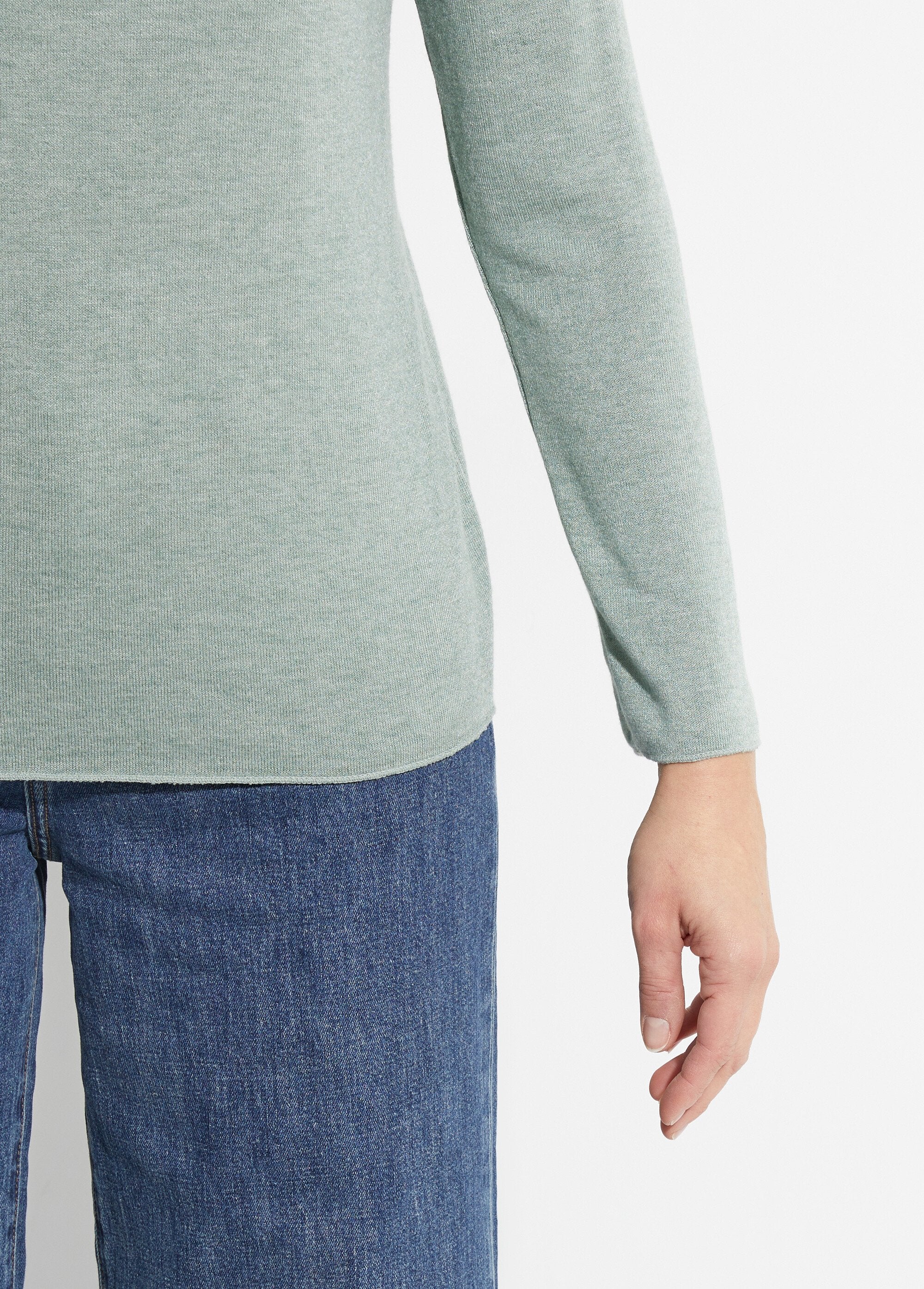 Pull_fin_avec_angora_et_laine,_col_V_Vert_amande_DE2_slim