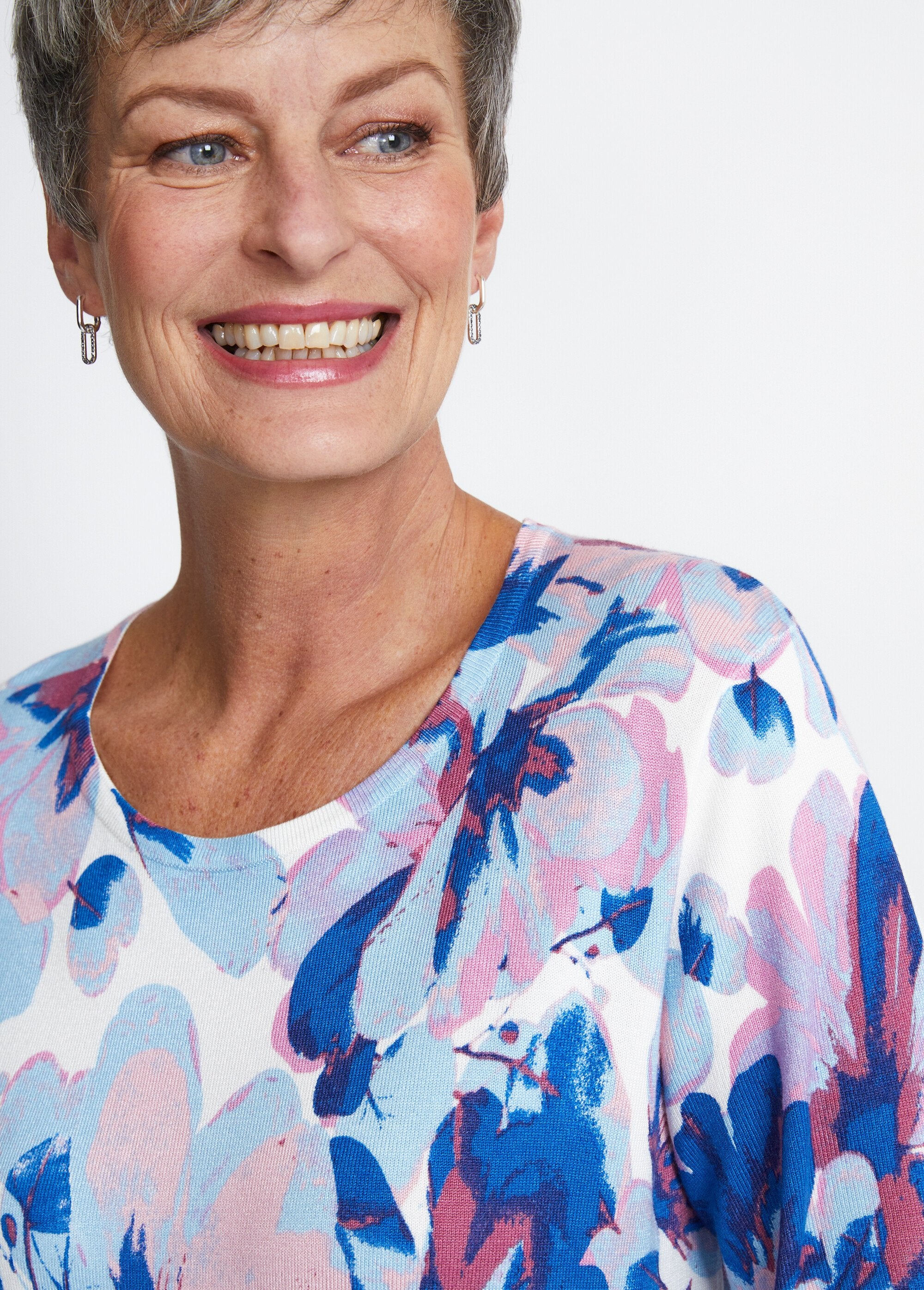 Suéter_com_estampa_floral_e_manga_3/4_Bleu_et_rose_DE1_slim