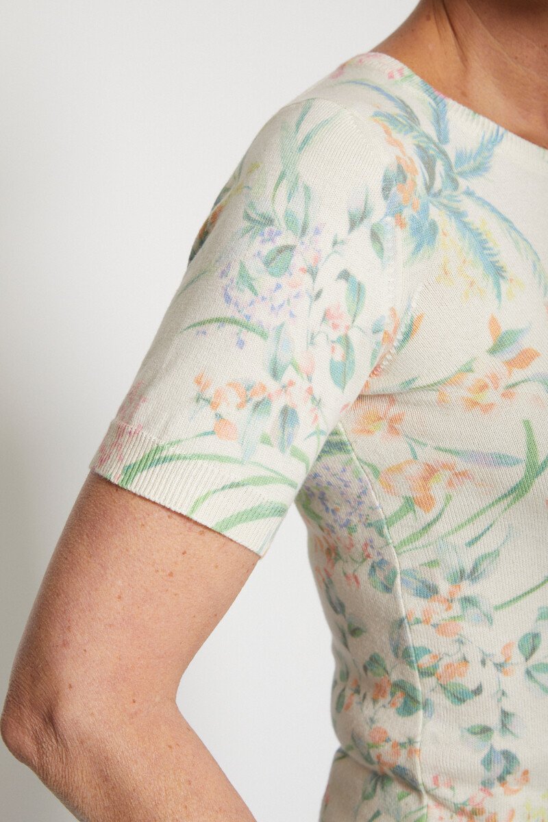 Suéter_de_manga_curta_com_estampa_floral_Beige_et_vert_DE3_slim