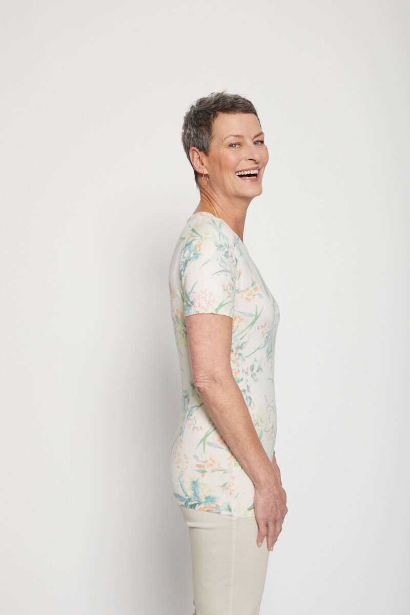 Suéter_de_manga_curta_com_estampa_floral_Beige_et_vert_DR1_slim