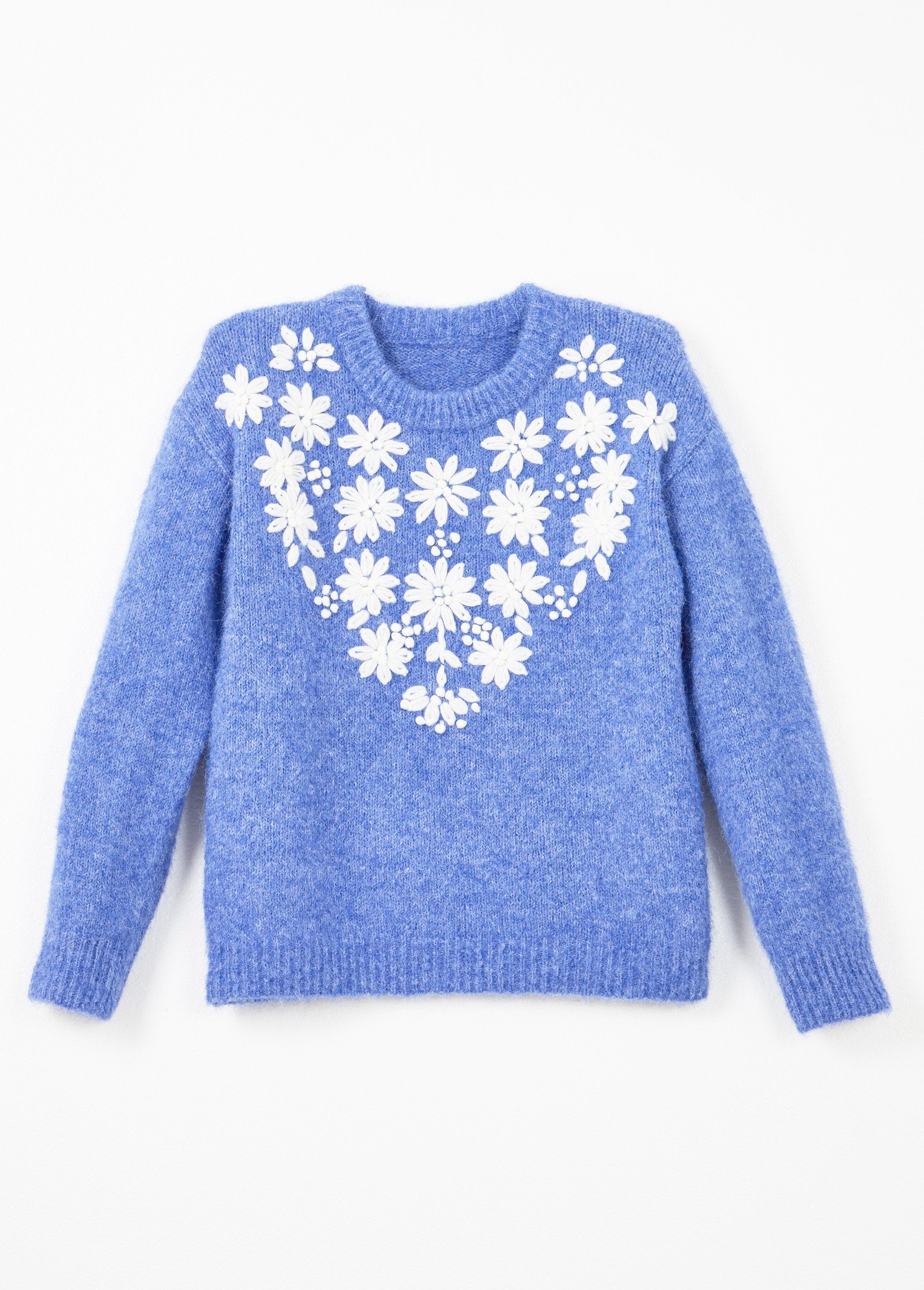 Suéter_macio_de_gola_redonda_com_flores_bordadas_Bleu_AP1_slim