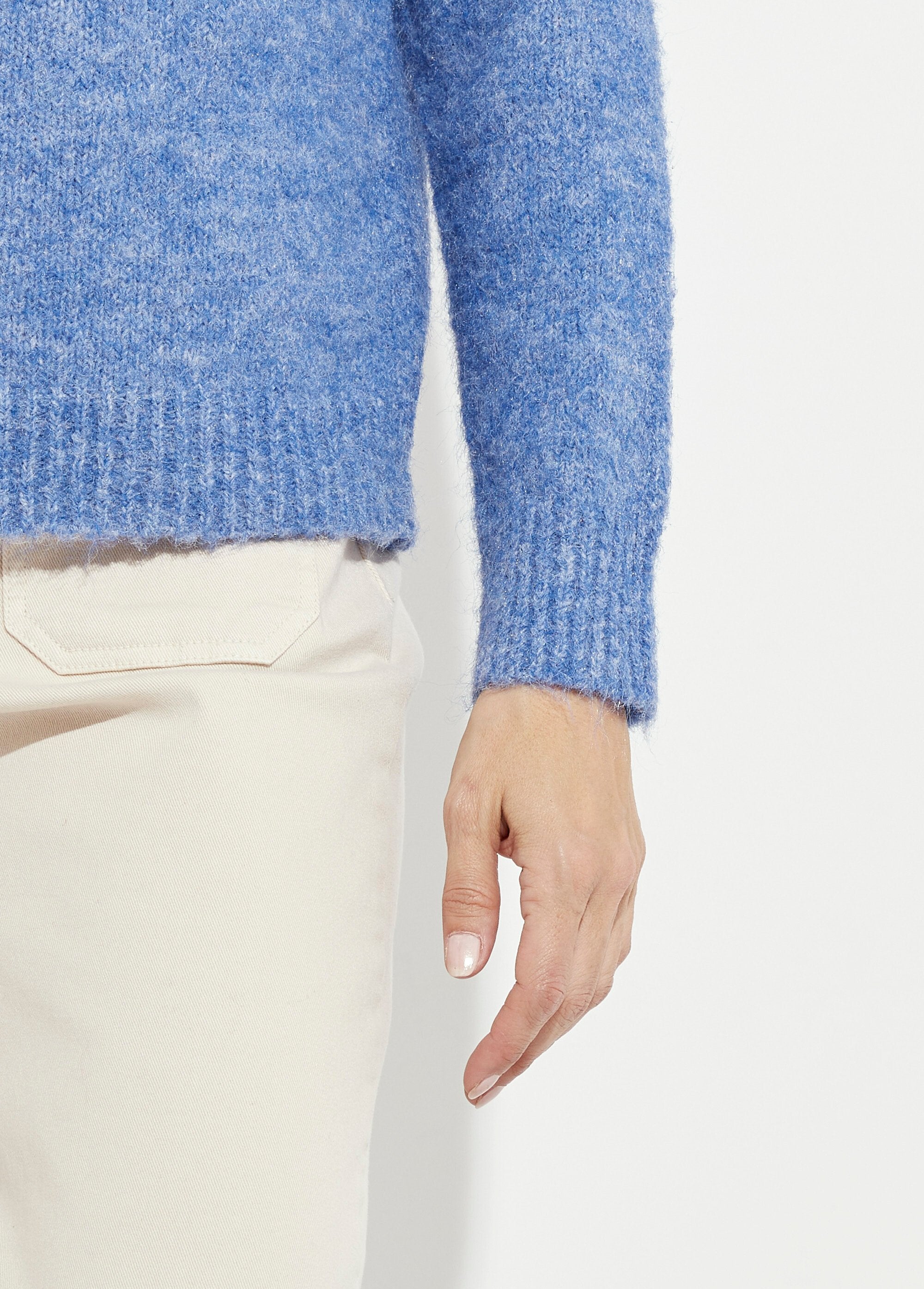 Suéter_macio_de_gola_redonda_com_flores_bordadas_Bleu_DE2_slim