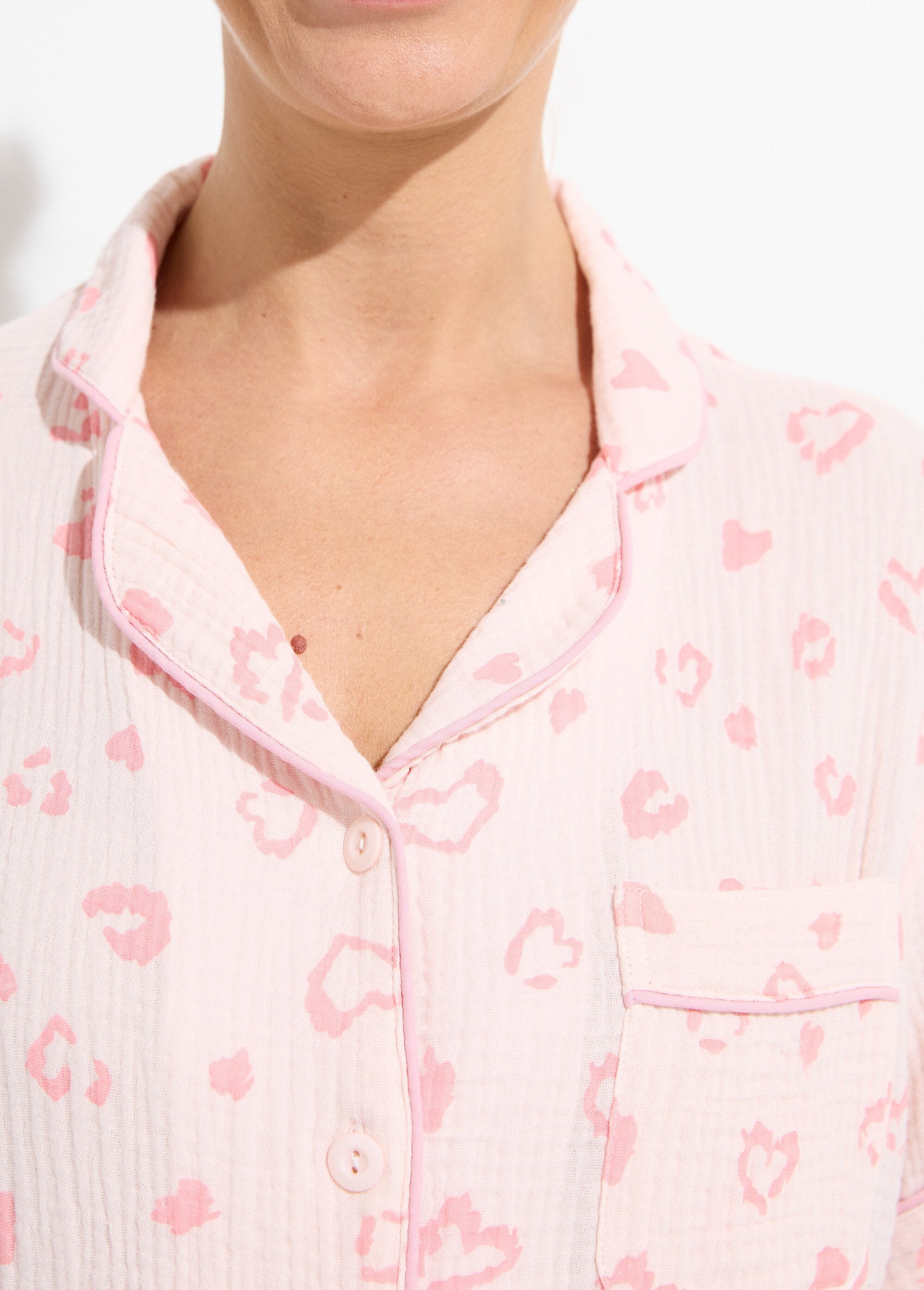 Pijama_de_botões_em_gaze_de_algodão_estampado_Rose_DE1_slim