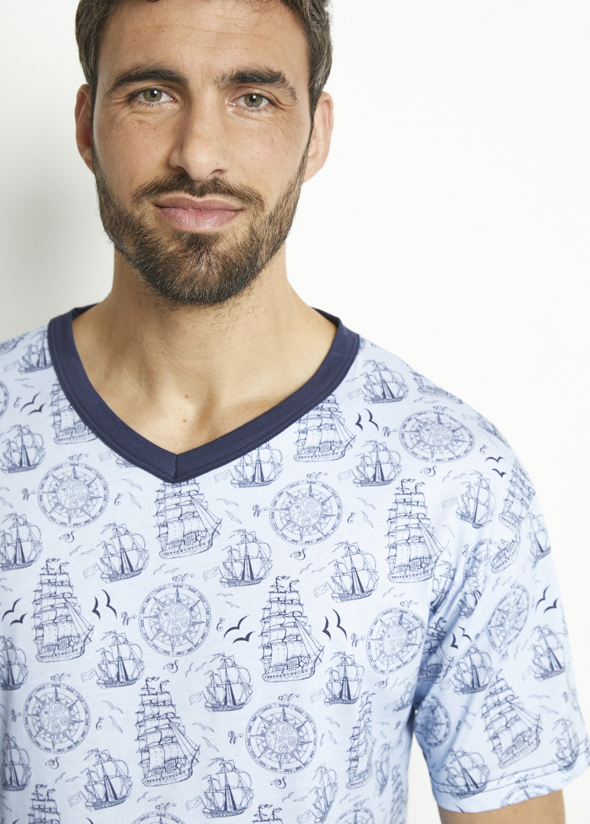 Pijama_curto_de_malha_de_algodão_com_decote_em_V_Bleu_et_marine_DE1_slim