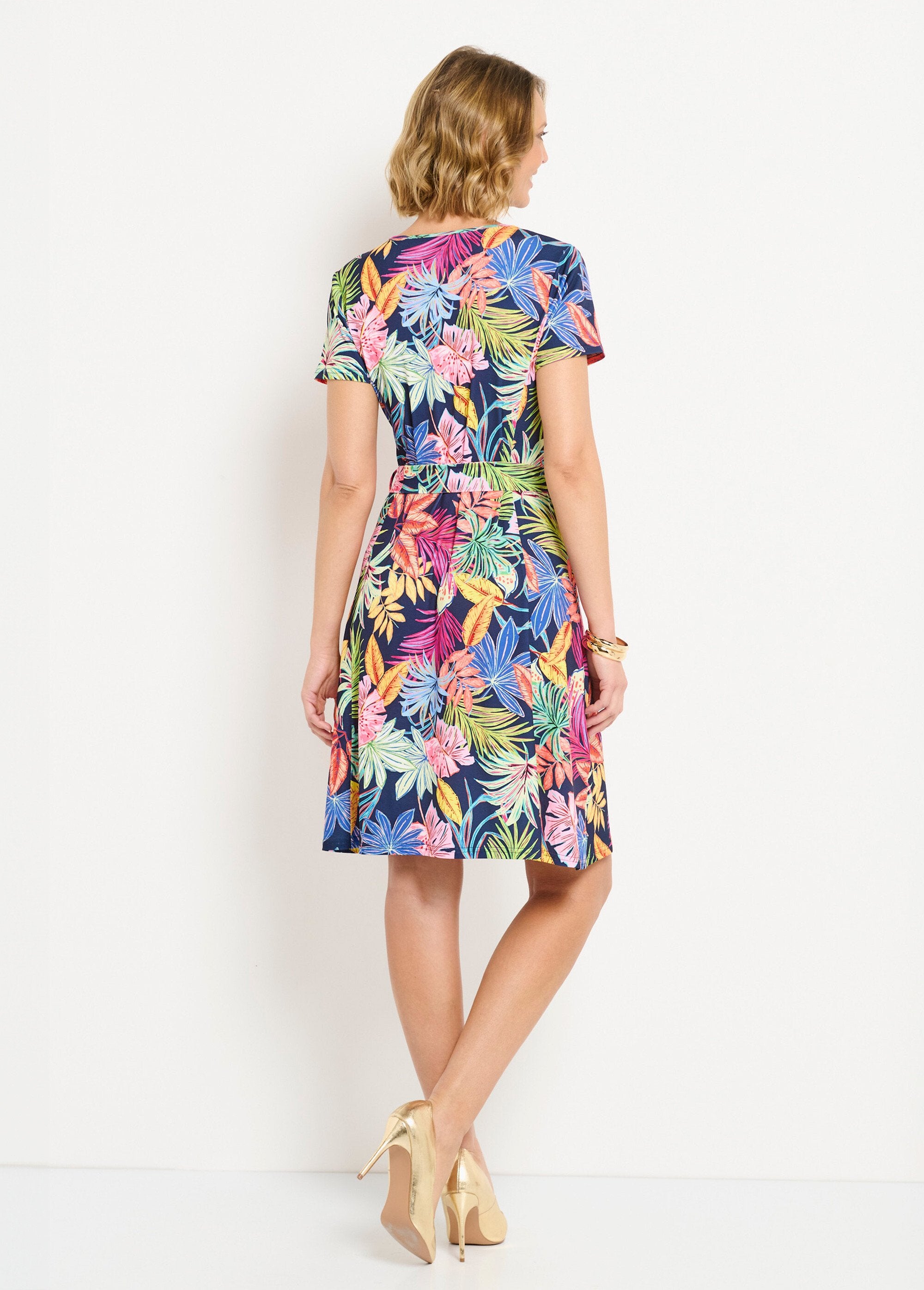Vestido_curto_com_decote_em_V_e_estampa_de_folhas_Marine_et_rose_DO1_slim