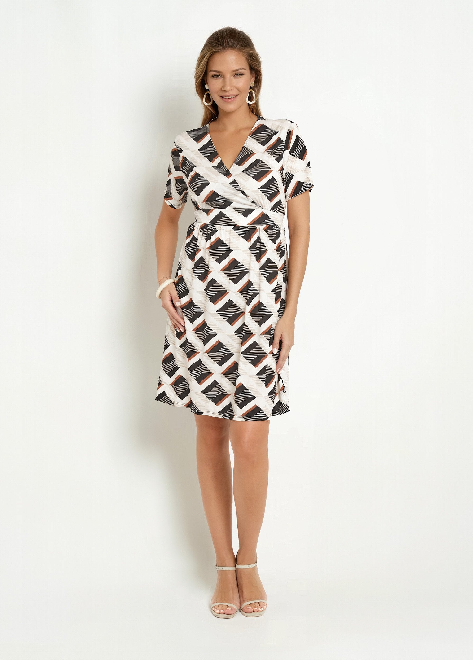 Vestido_envelope_com_estampa_geométrica_Beige_et_noir_FA1_slim
