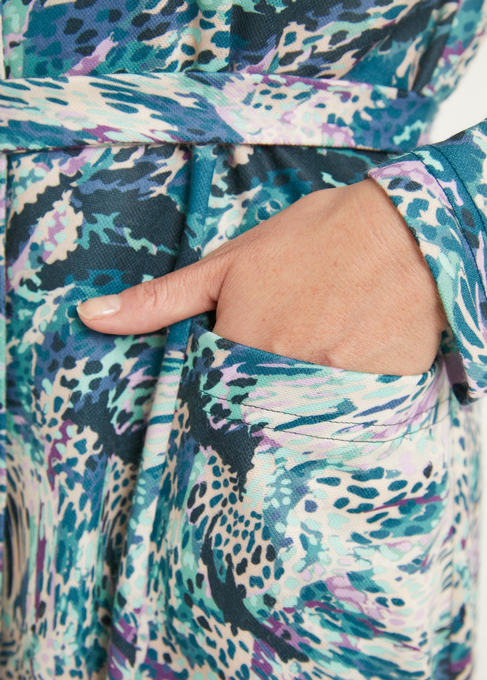 Vestido_de_camisa_estampado_com_gola_de_alfaiataria_de_comprimento_médio_Vert_et_rose_DE3_slim