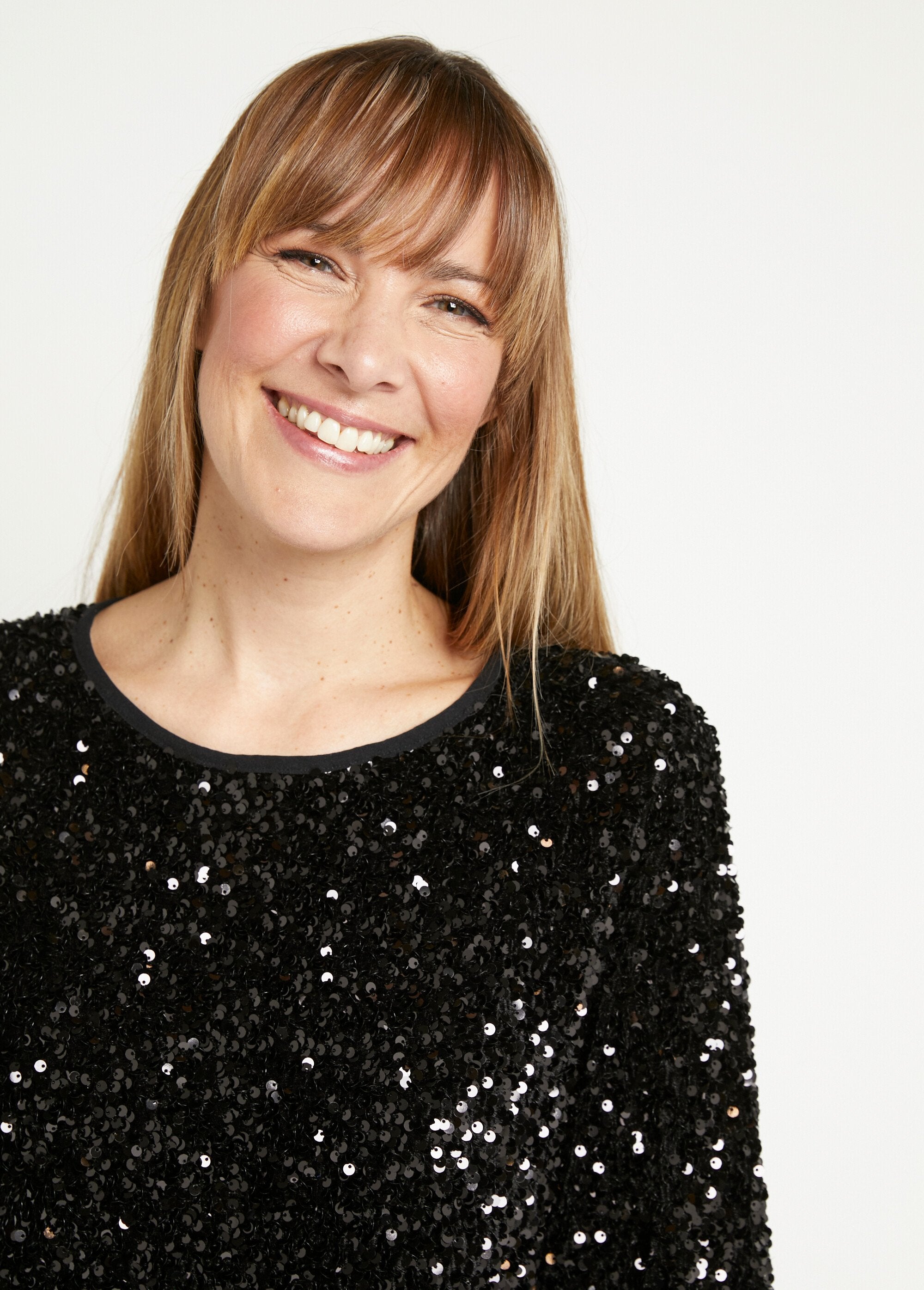 Vestido_curto_de_lantejoulas_com_mangas_compridas_Noir_DE1_slim