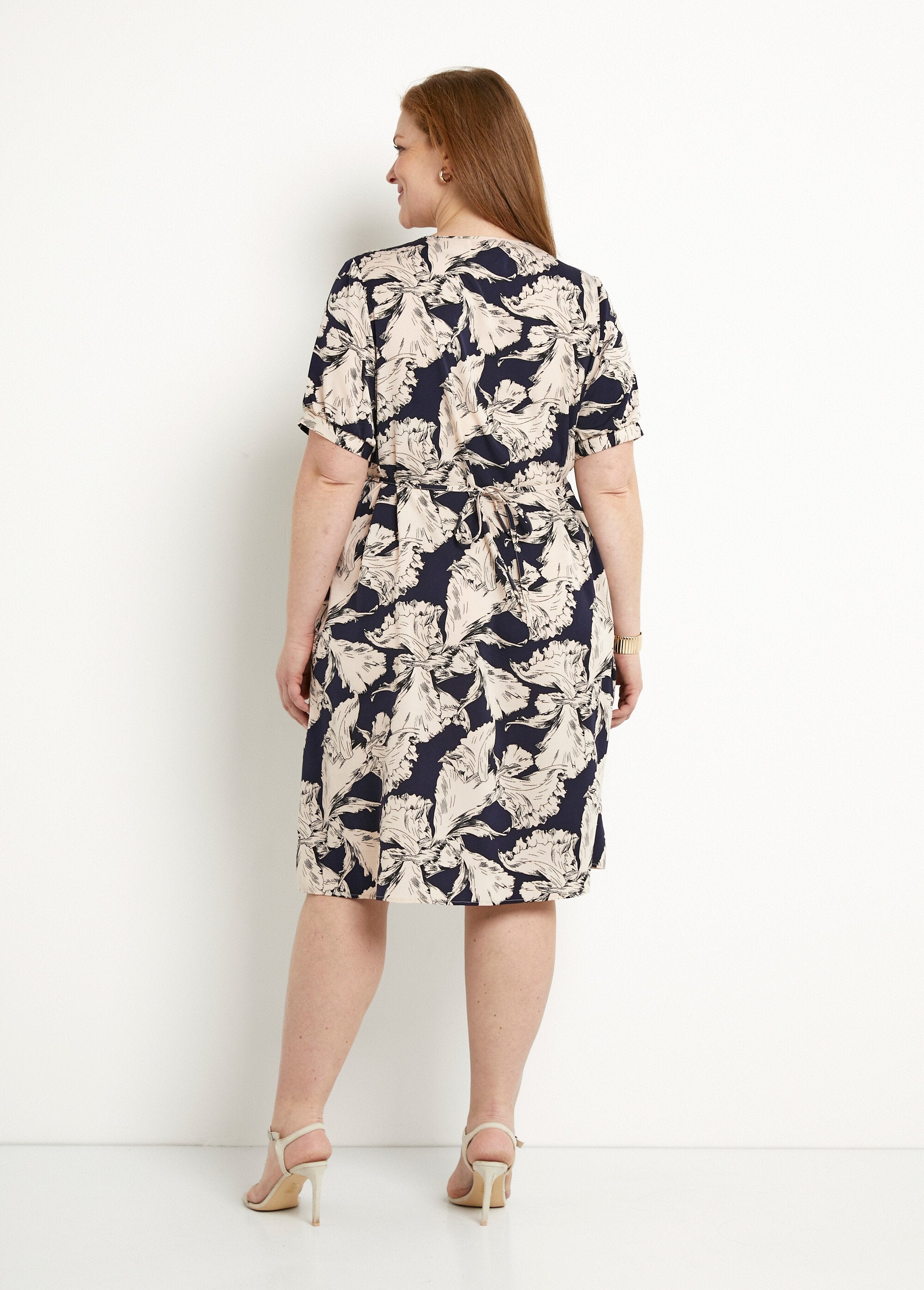 Vestido_curto_com_estampado_gráfico_Marine_et_blanc_DO1_curvy