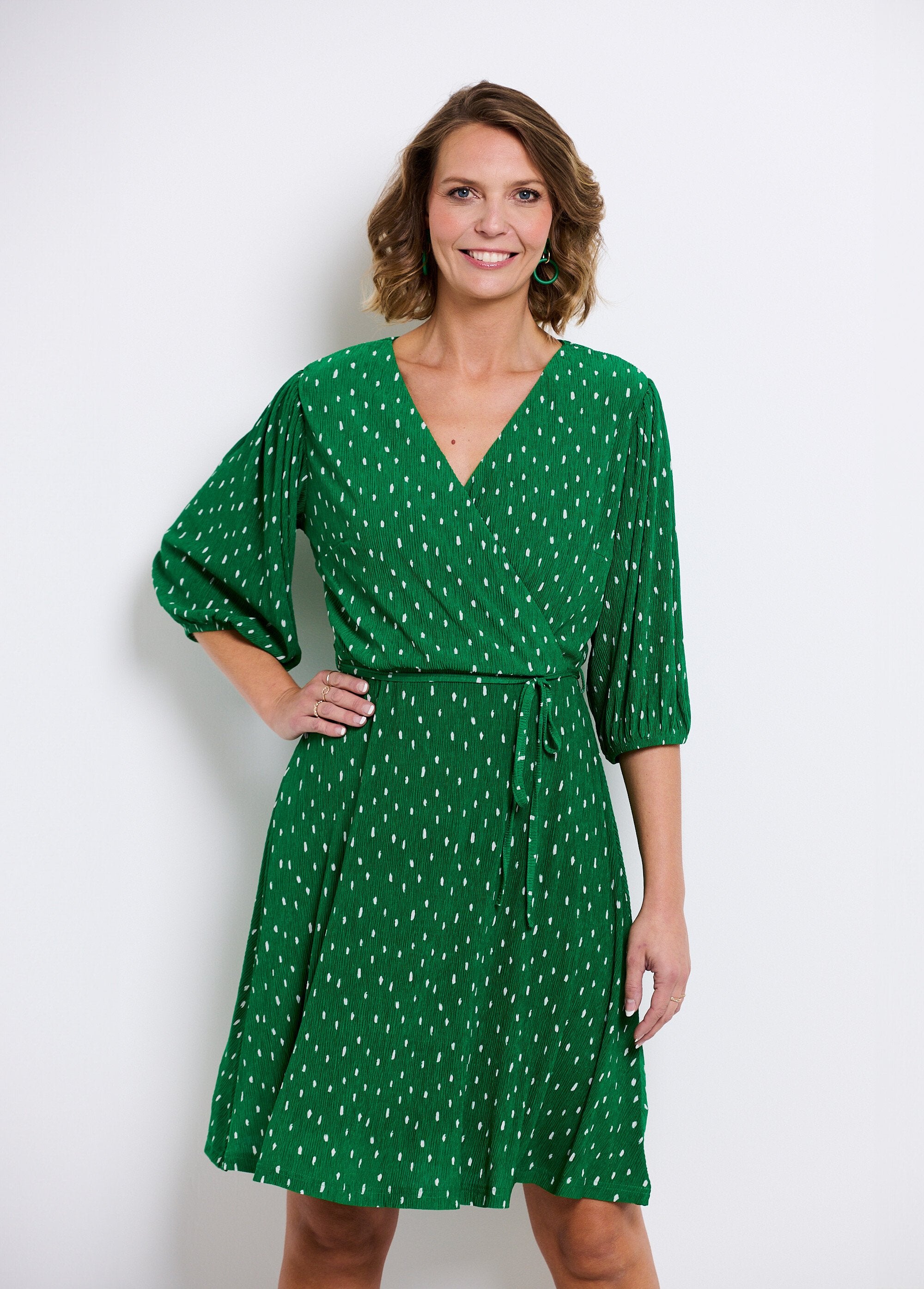 Vestido_de_malha_com_estampado_de_bolinhas_Vert_et_blanc_FA2_slim
