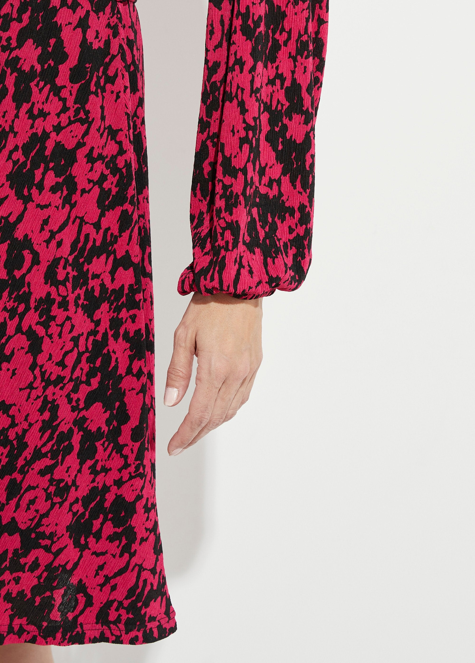 Vestido_curto_envelope_com_estampa_tachiste_Noir_et_fuchsia_DE3_slim