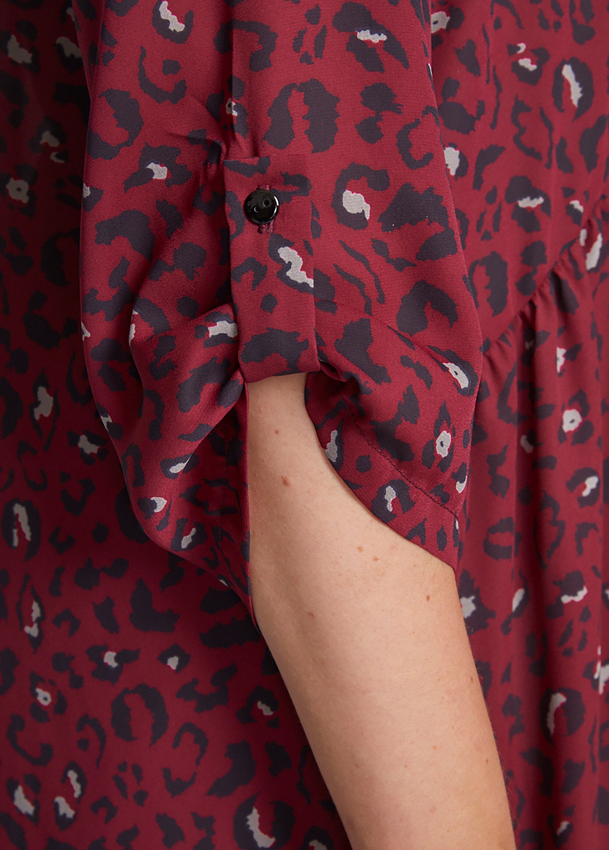 Vestido_curto_evasê_estampa_leopardo_Noir_et_rouge_DE2_curvy