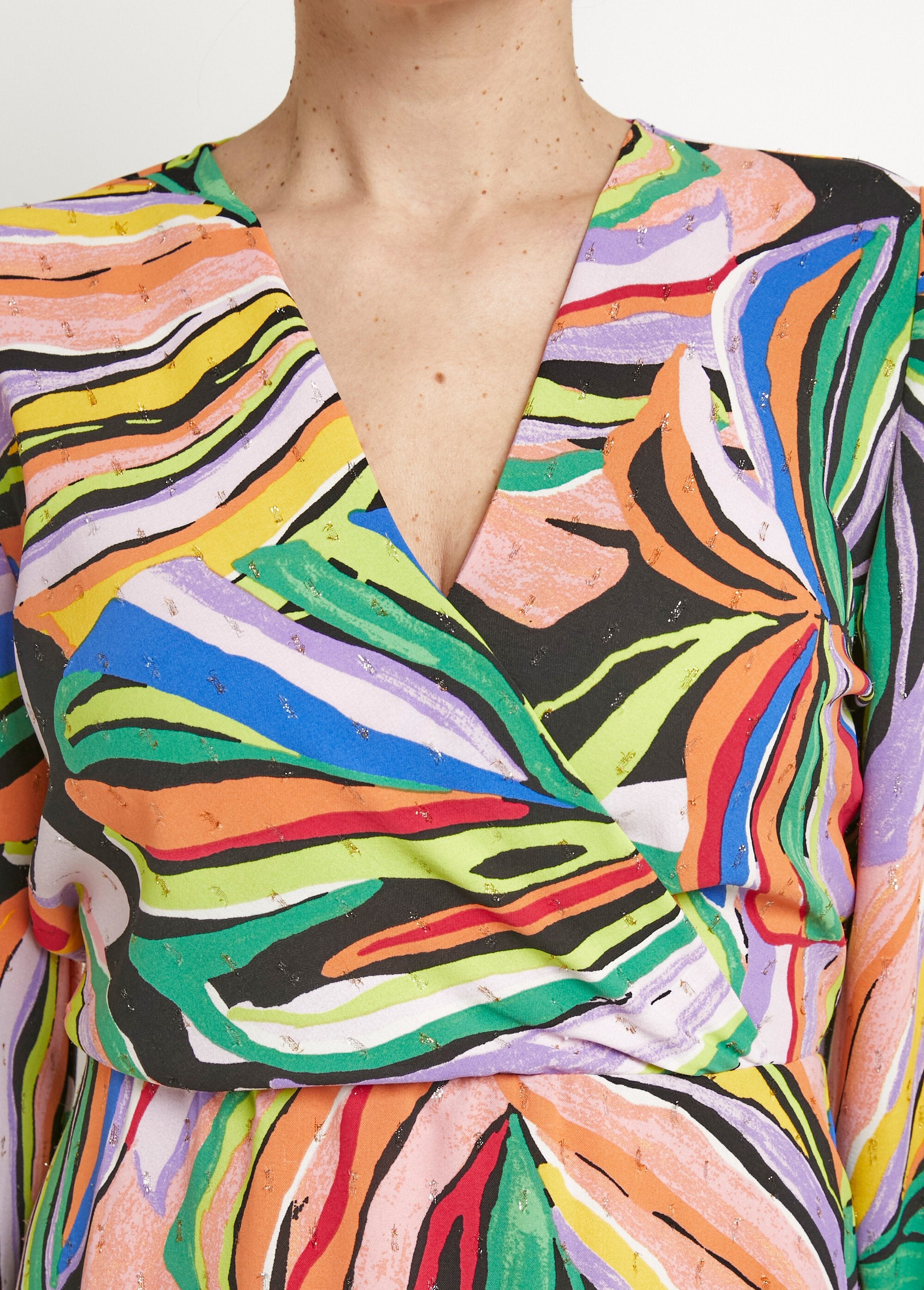 Vestido_curto_com_estampa_gráfica_de_folhagens_Multicolore_DE1_slim