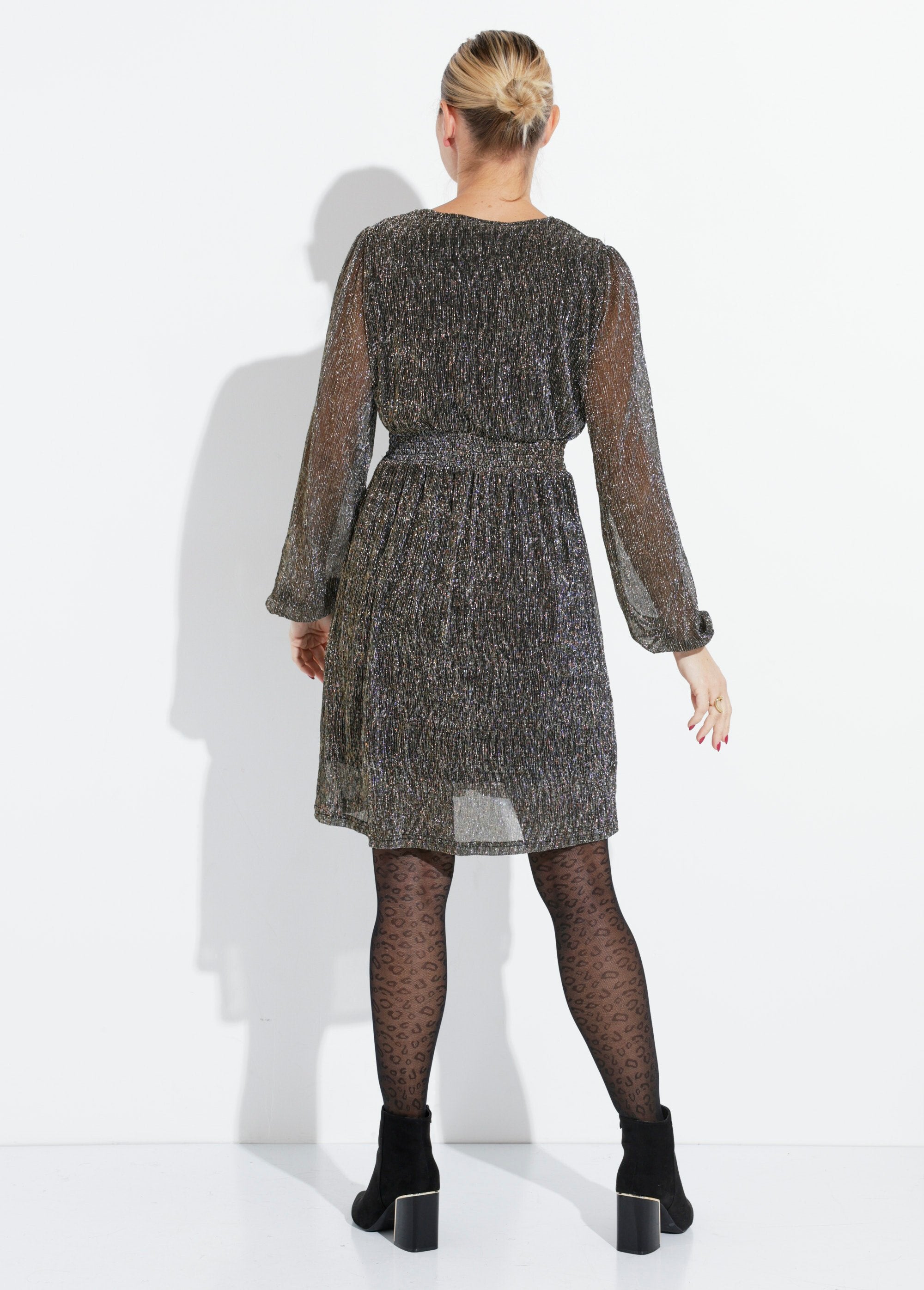 Vestido_curto_de_cintura_alta_com_lantejoulas_Dore_DO1_slim