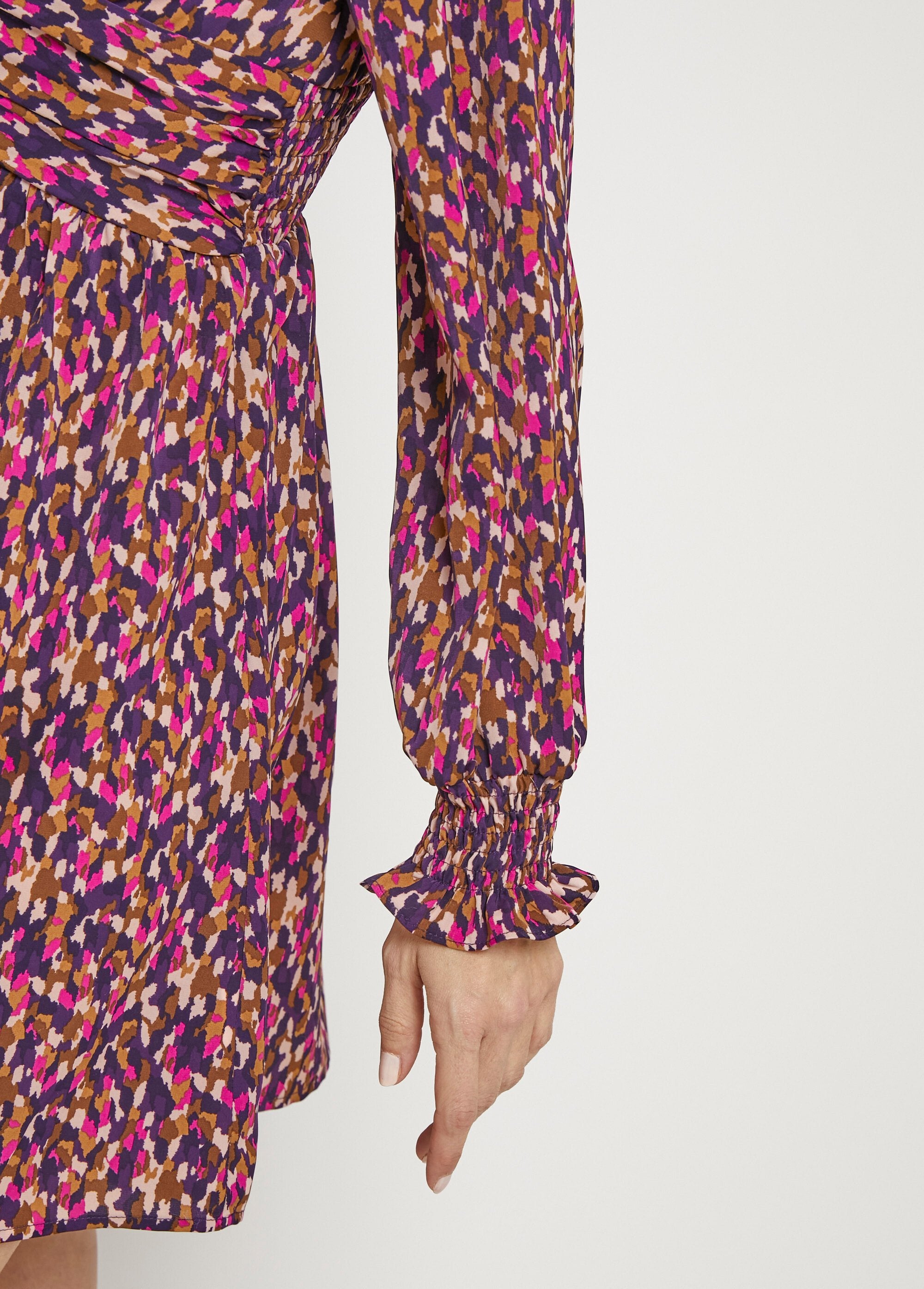 Vestido_curto_em_voile_estampado_artístico_Violet_imprime_DE2_slim