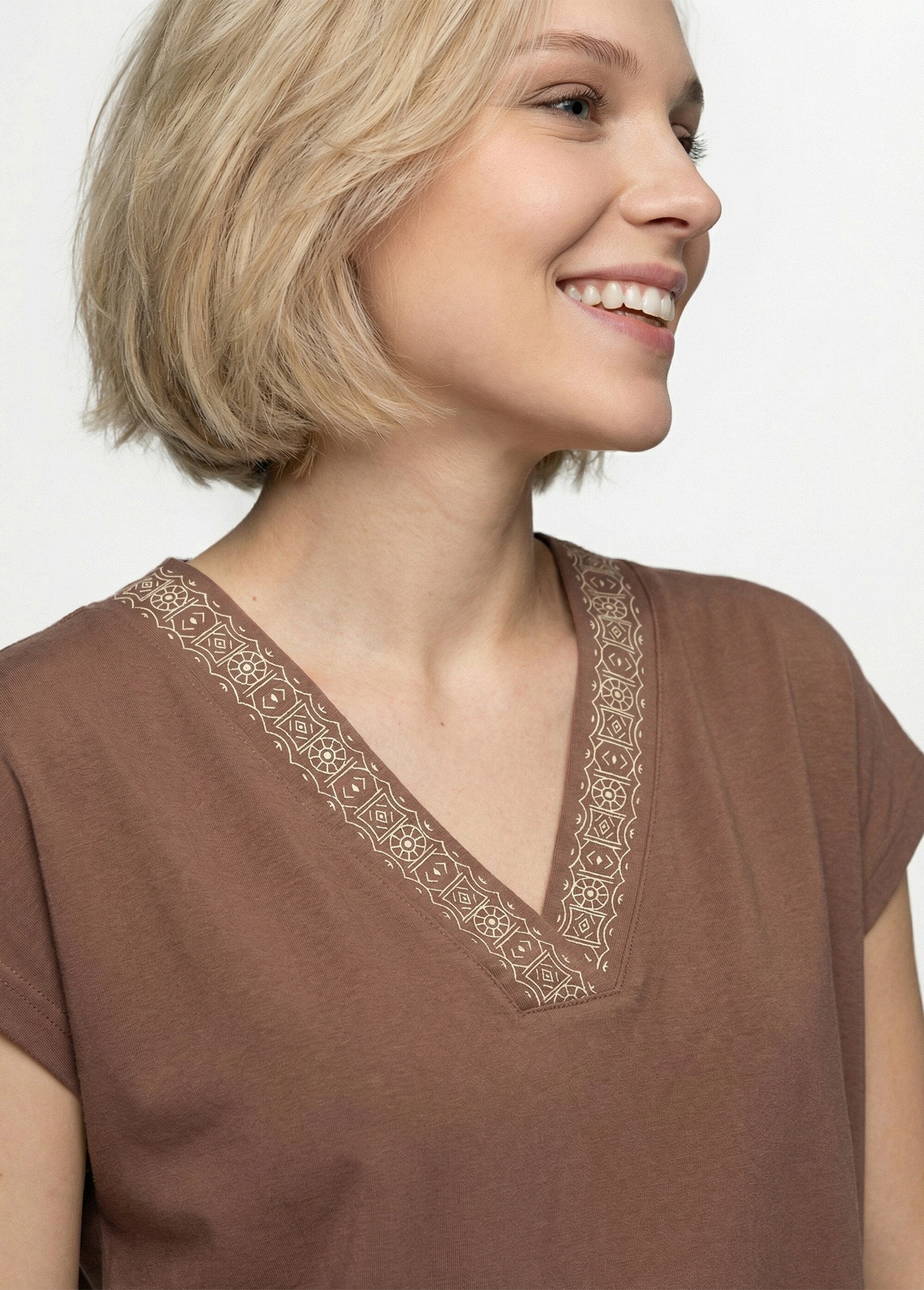 Vestido_de_praia_curto_e_solto_MARROM_DE1_slim