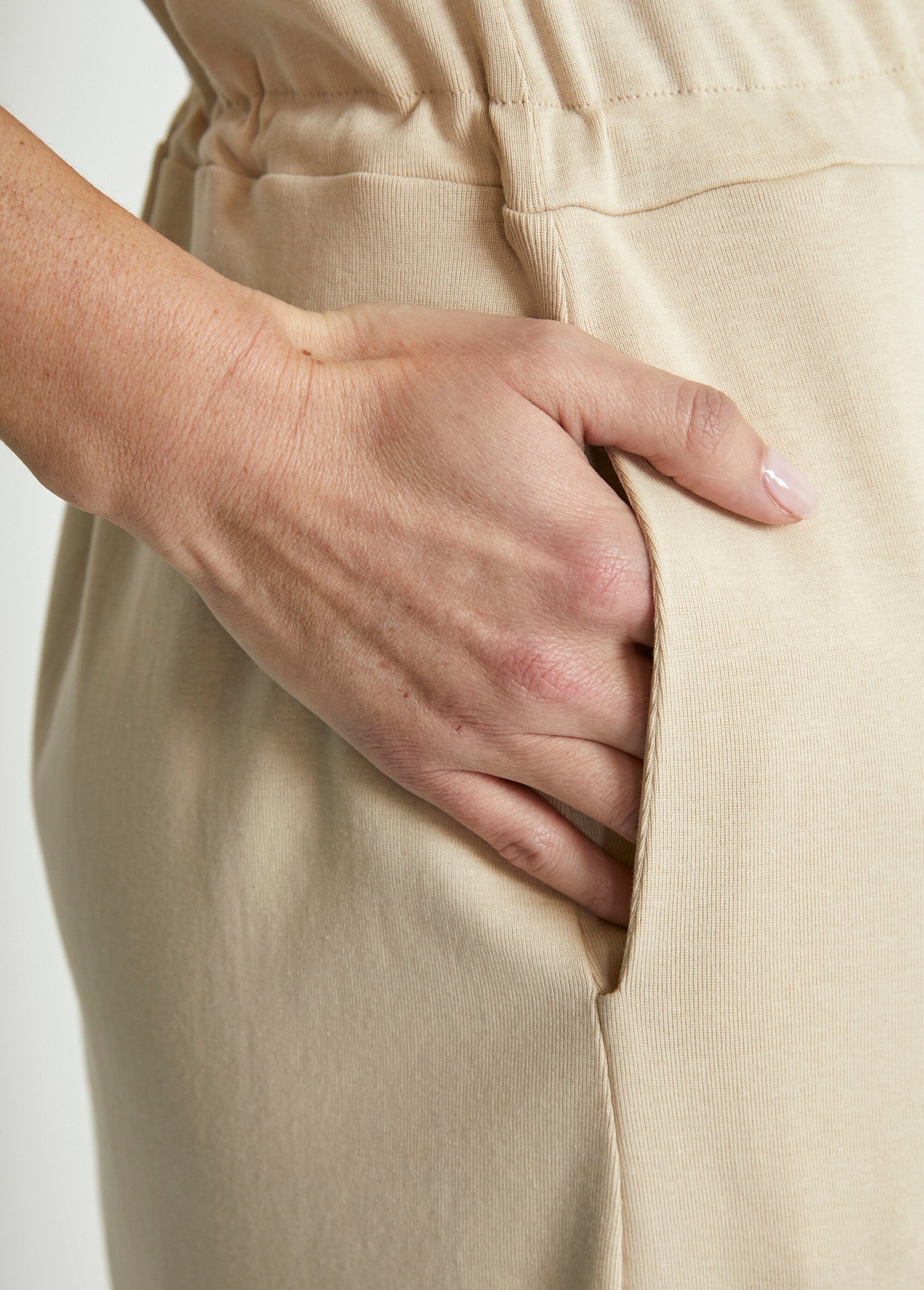 Vestido_curto_de_praia_com_mangas_quimono_Sable_DE2_slim