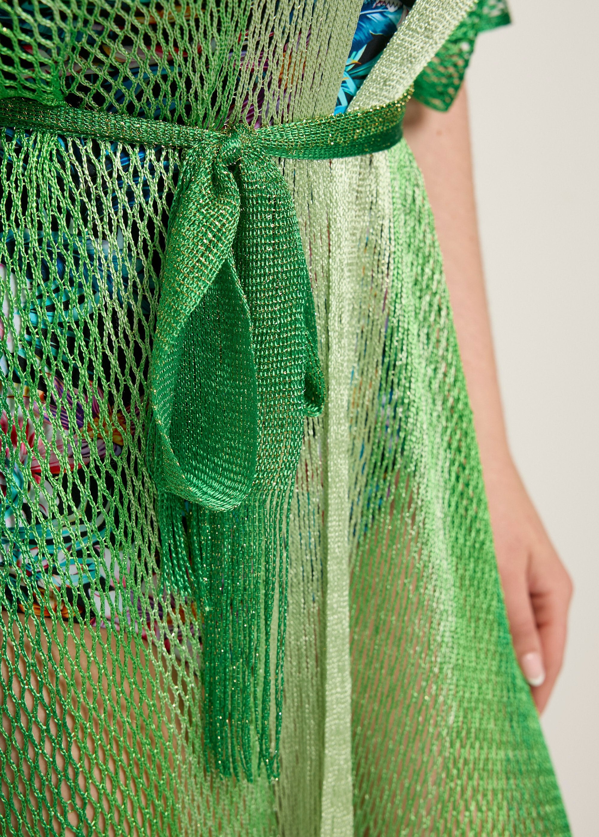 Vestido_de_praia_de_malha_multicolorida_Vert_DE2_curvy