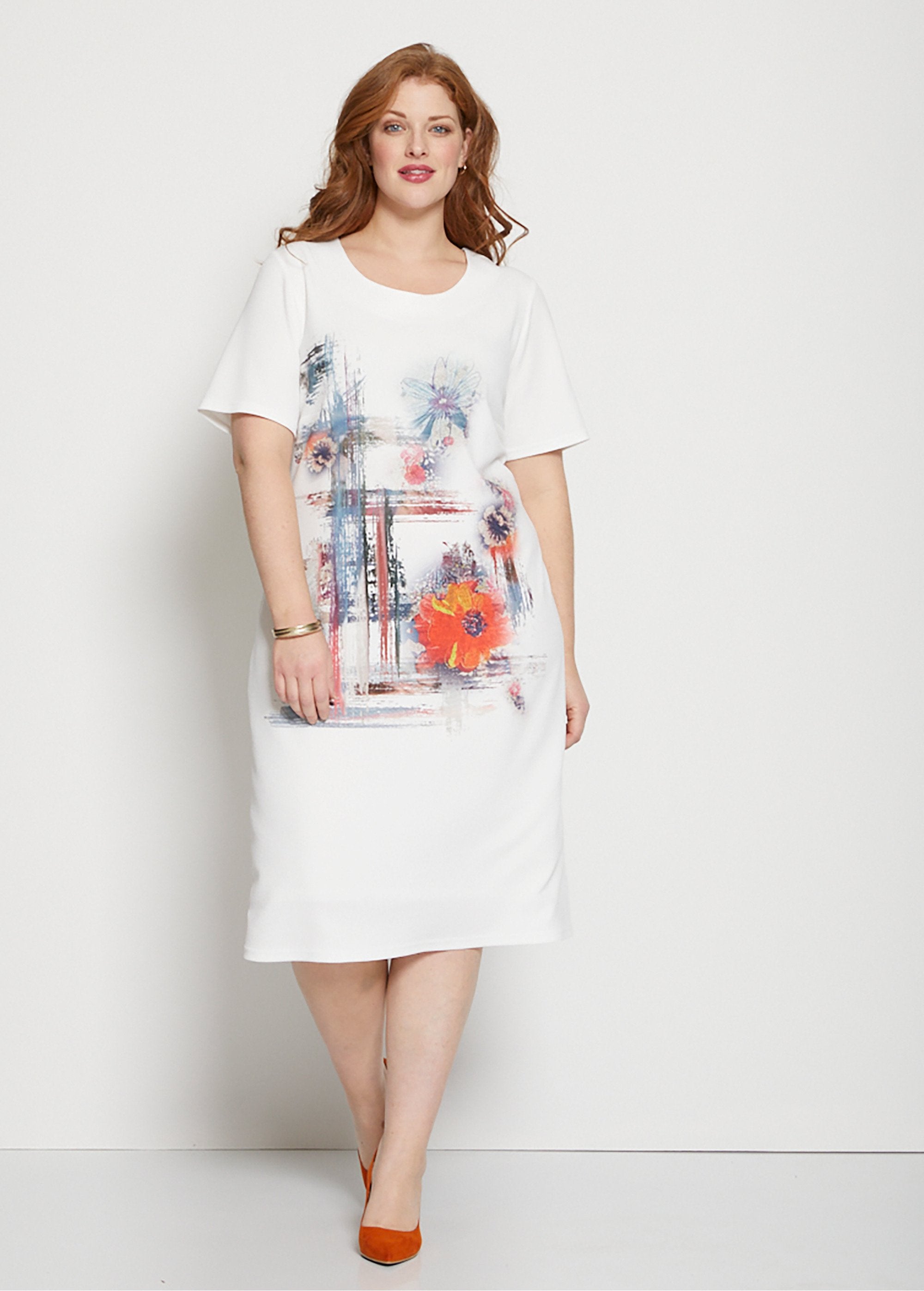 Vestido_reto_em_malha_waffle_com_padrão_colocado_Fond_naturel_FA1_curvy