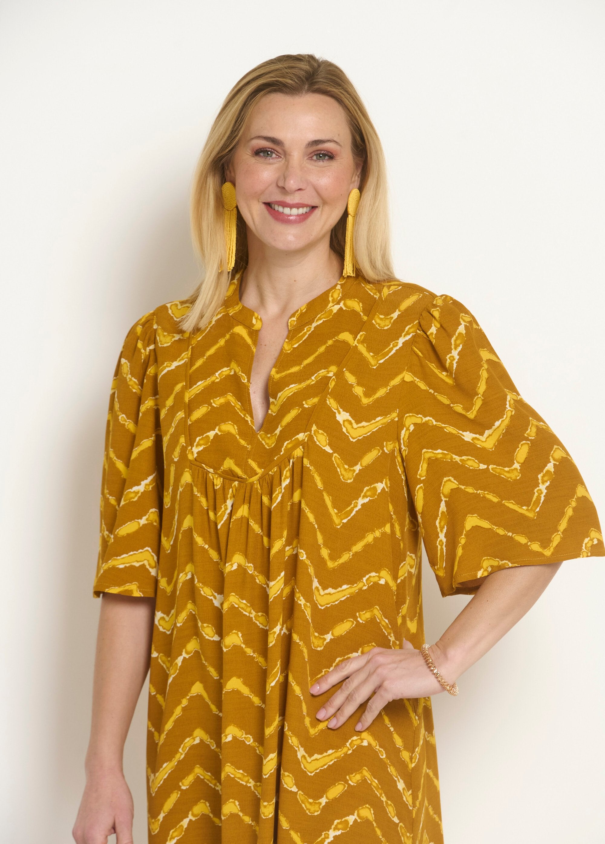 Vestido_étnico_curto_com_mangas_largas_Safran_DE1_slim