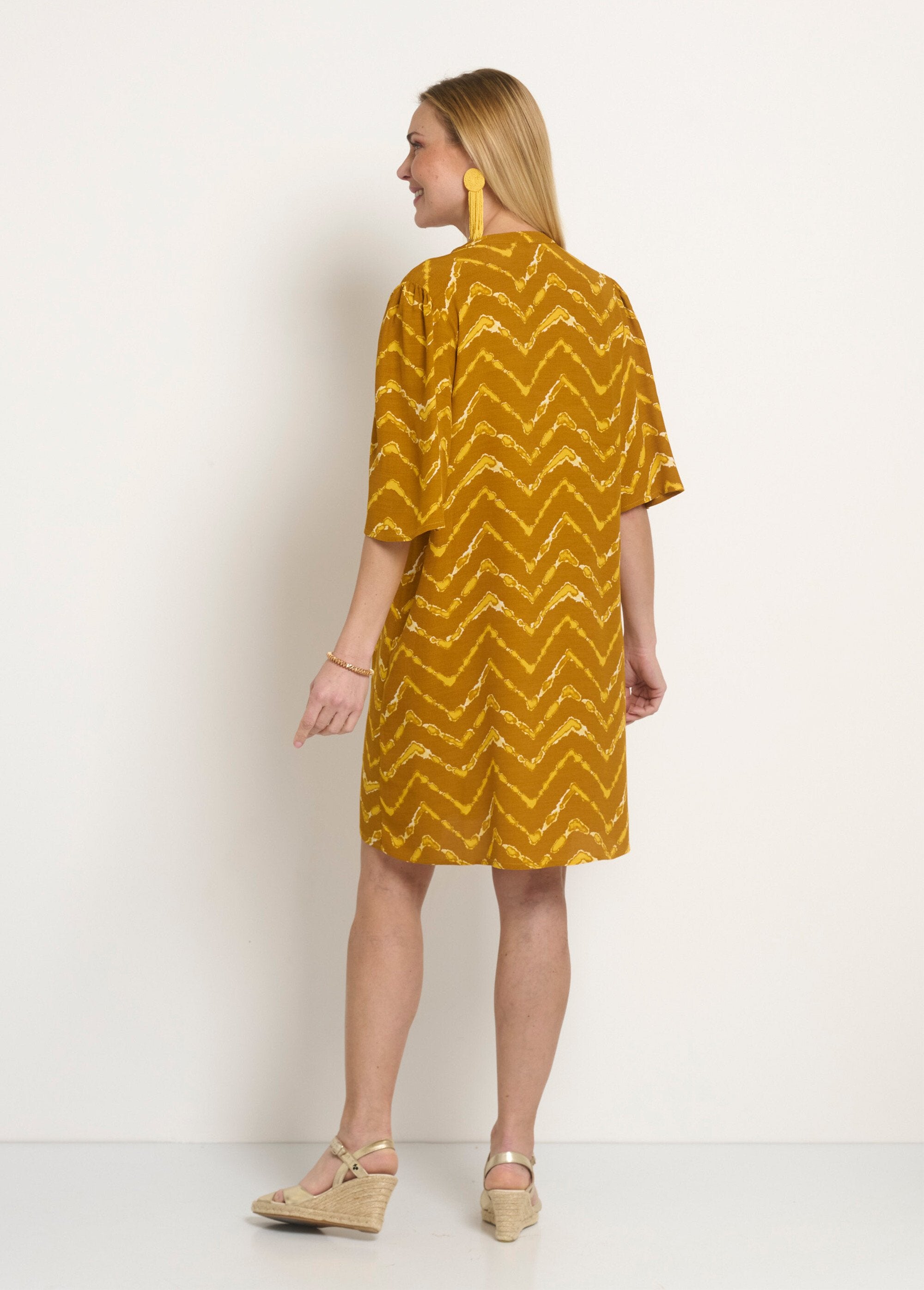 Vestido_étnico_curto_com_mangas_largas_Safran_DO1_slim