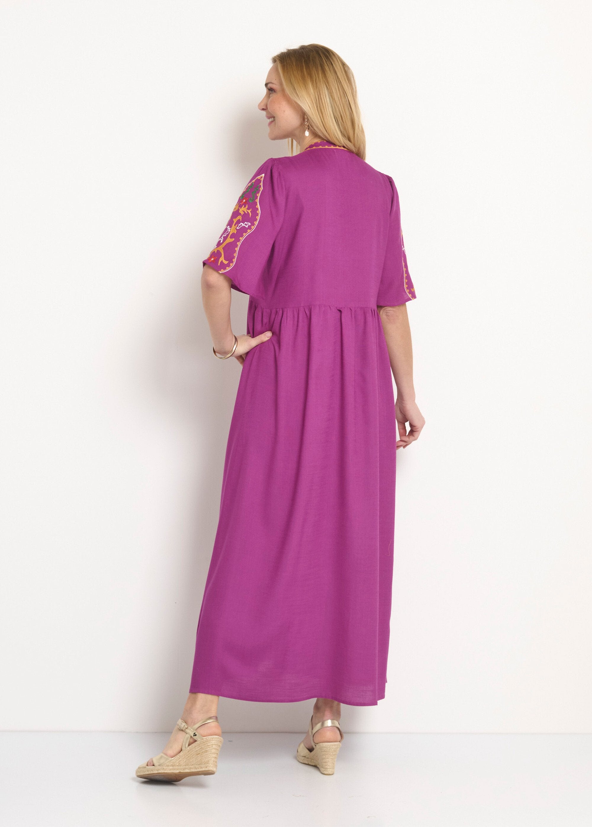 Vestido_longo_abotoado_com_bordado_Violine_DO1_slim