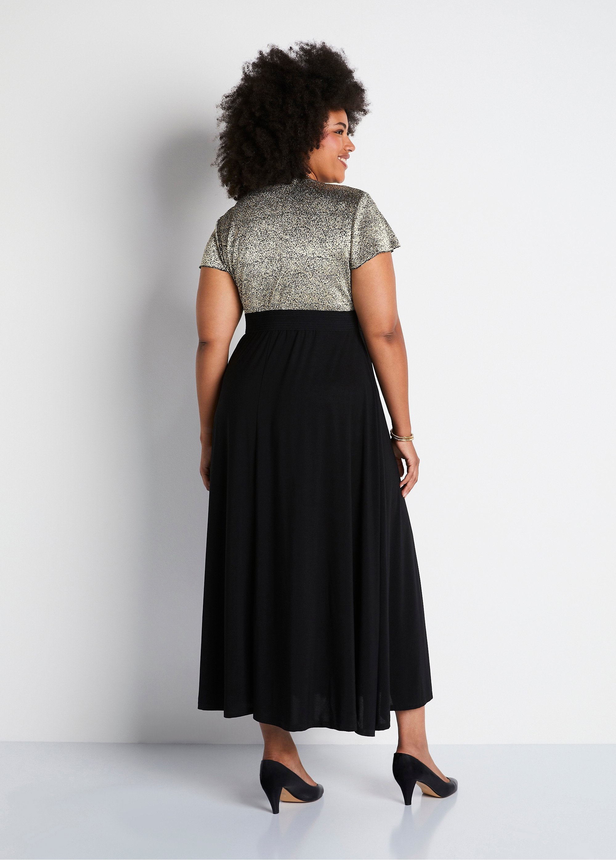 Vestido_longo_em_dois_tons_Preto_e_dourado_DO1_curvy